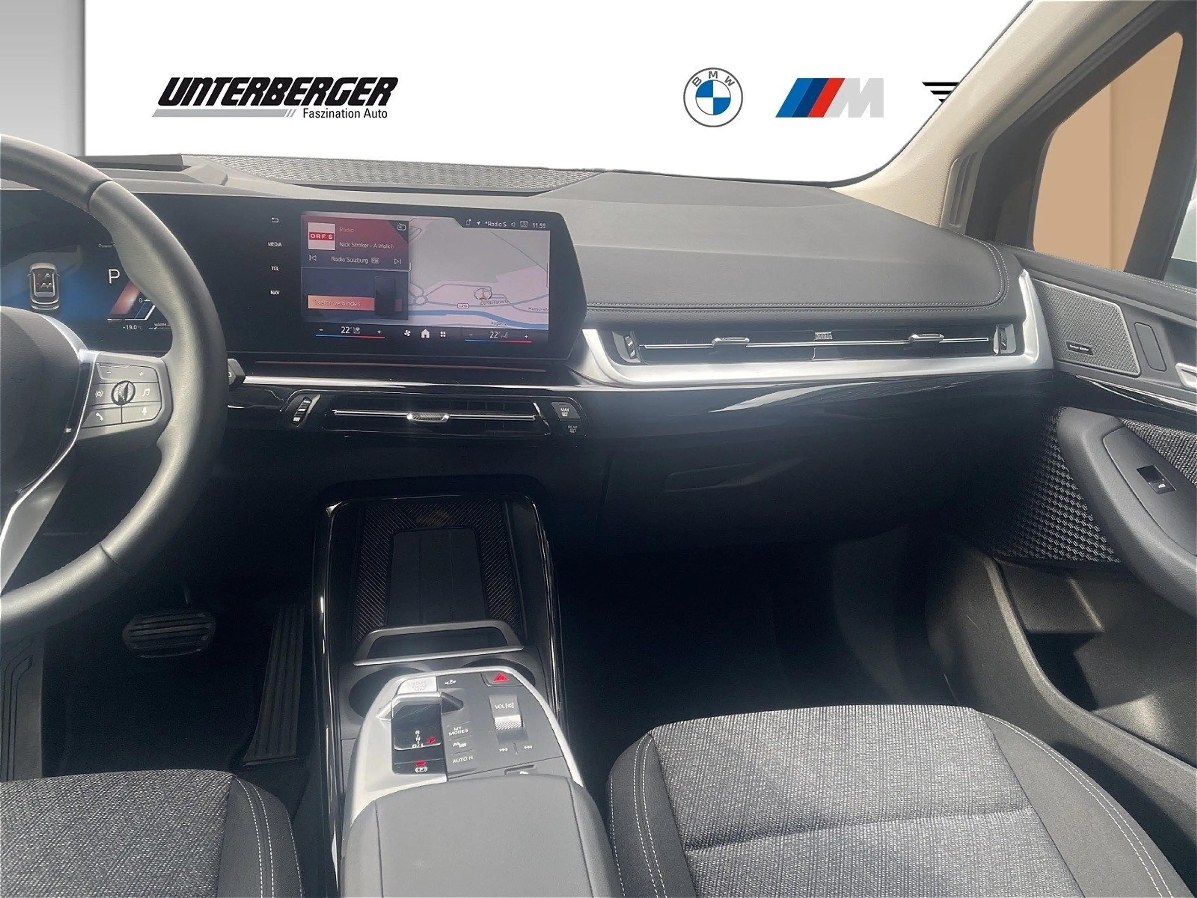 BMW 218 d Innovations Paket | 18" LMR Sternspeiche — photo 8