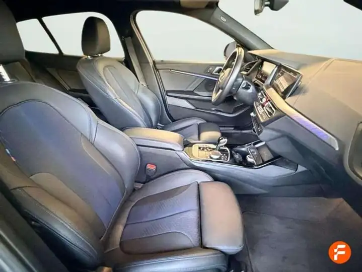 BMW Serie 1 2024, foto 16