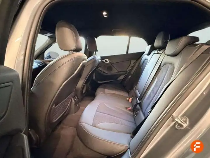 BMW Serie 1 2024, foto 14