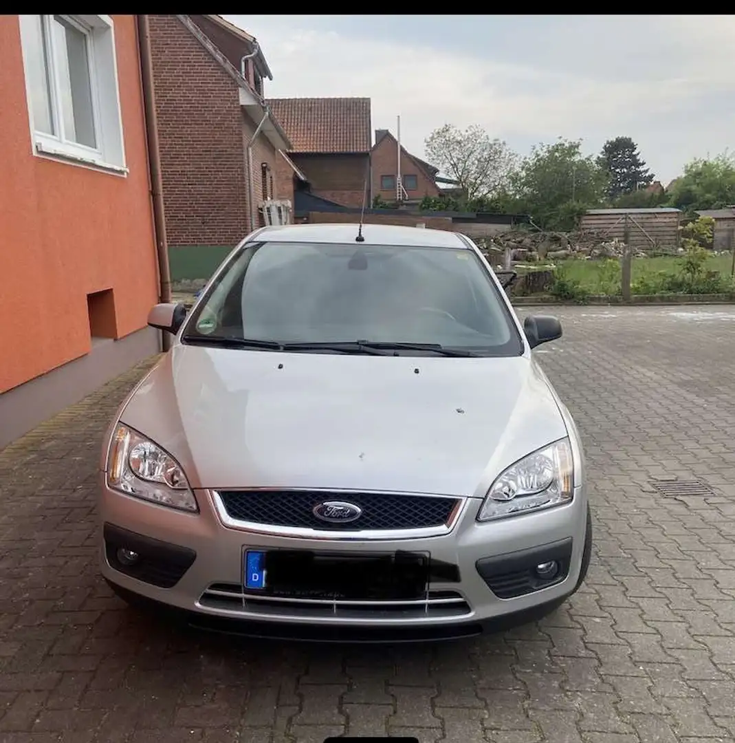 Ford Focus 1.6 16V Aut. Trend Silber - 1