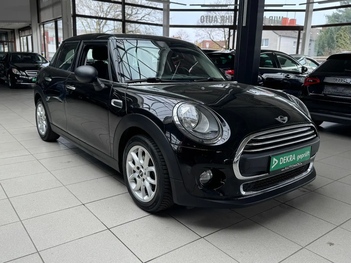 MINI One 5-trg. Klimaaut. NAVI PDC uvm. Schwarz - 2