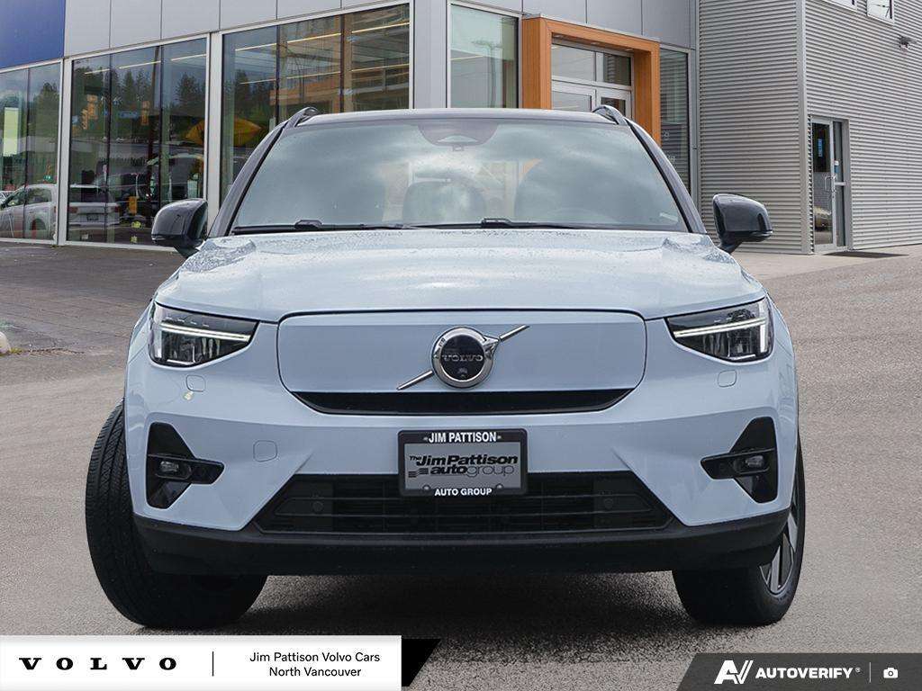 2024 Volvo XC40 Plus - HOV Access! alt 2