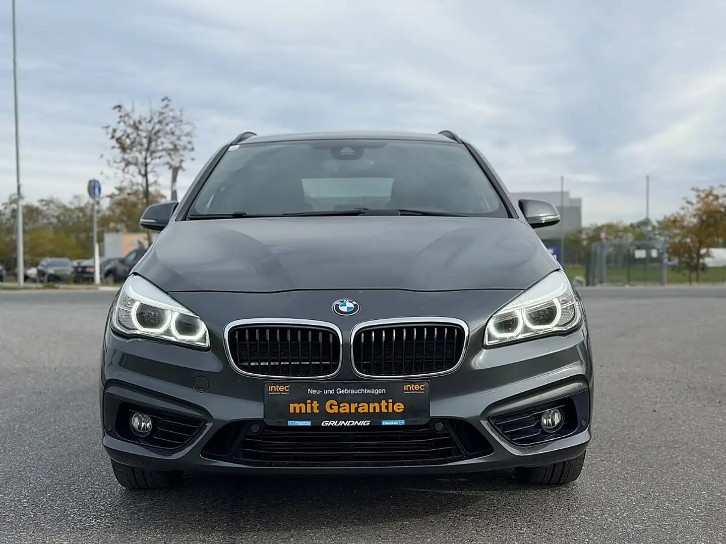 BMW 218 d Active Tourer Sport Line Aut.*Navi*Xenon*PDC* Grau - 2