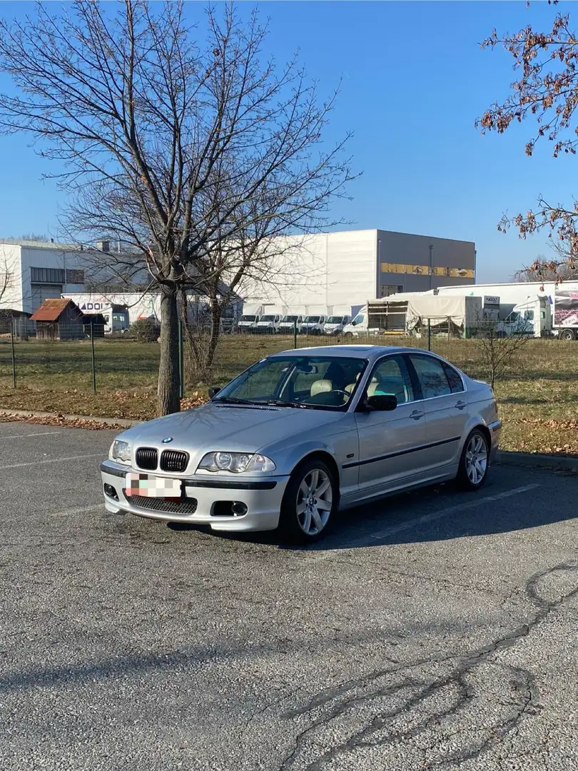 BMW 330 330i Silber - 1