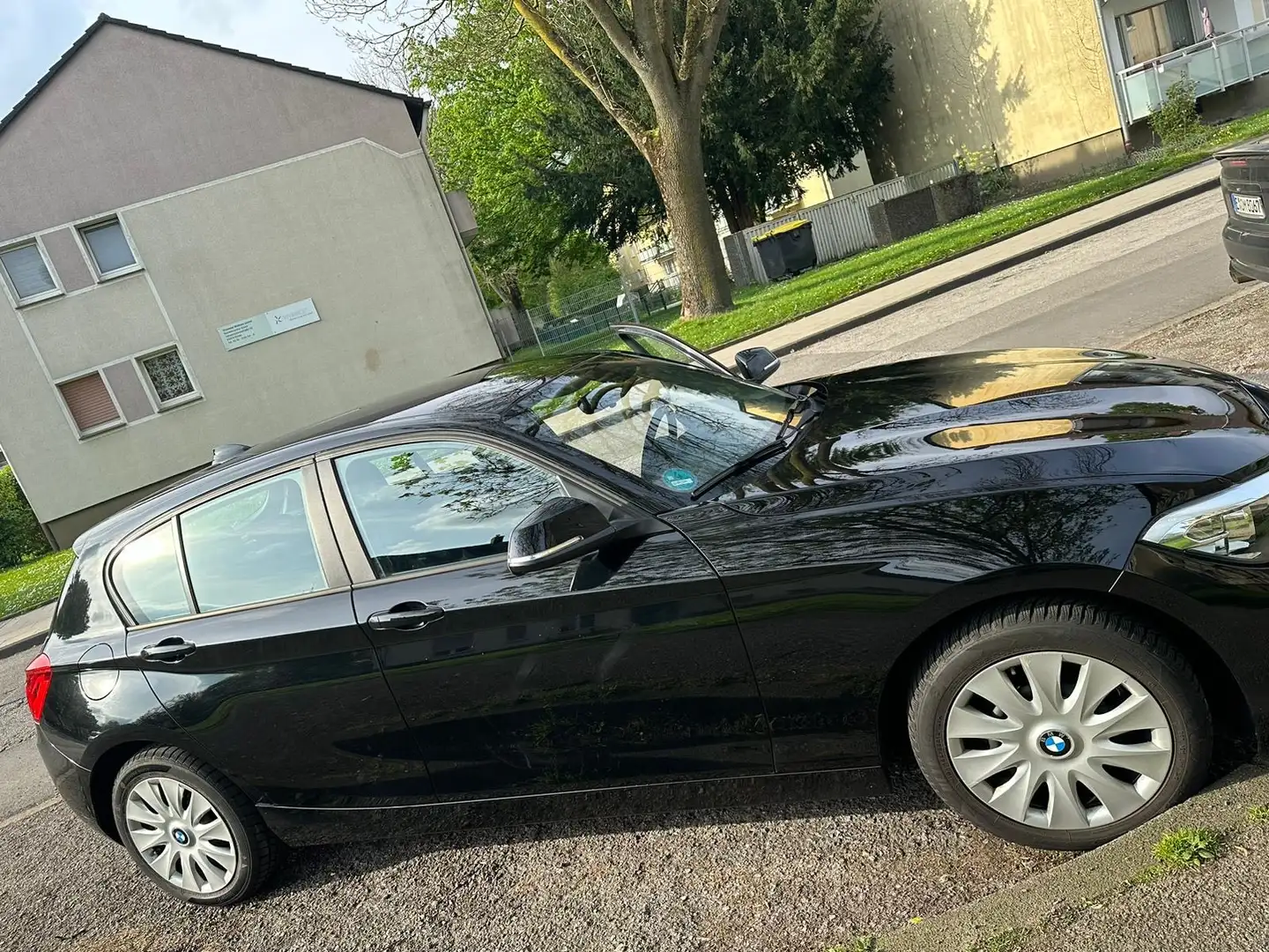 BMW 116 116 i Advantage Schwarz - 2