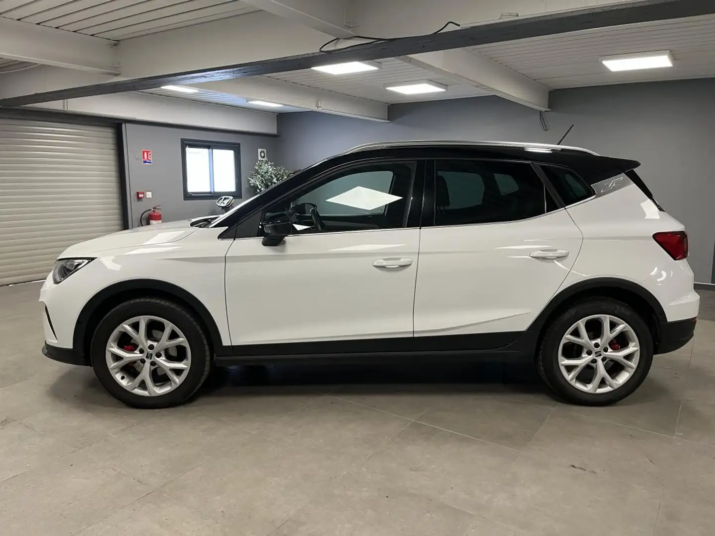 SEAT Arona Arona 1.0 TSI - 110 - BV DSG 7  FR PHASE 2 Blanc - 2
