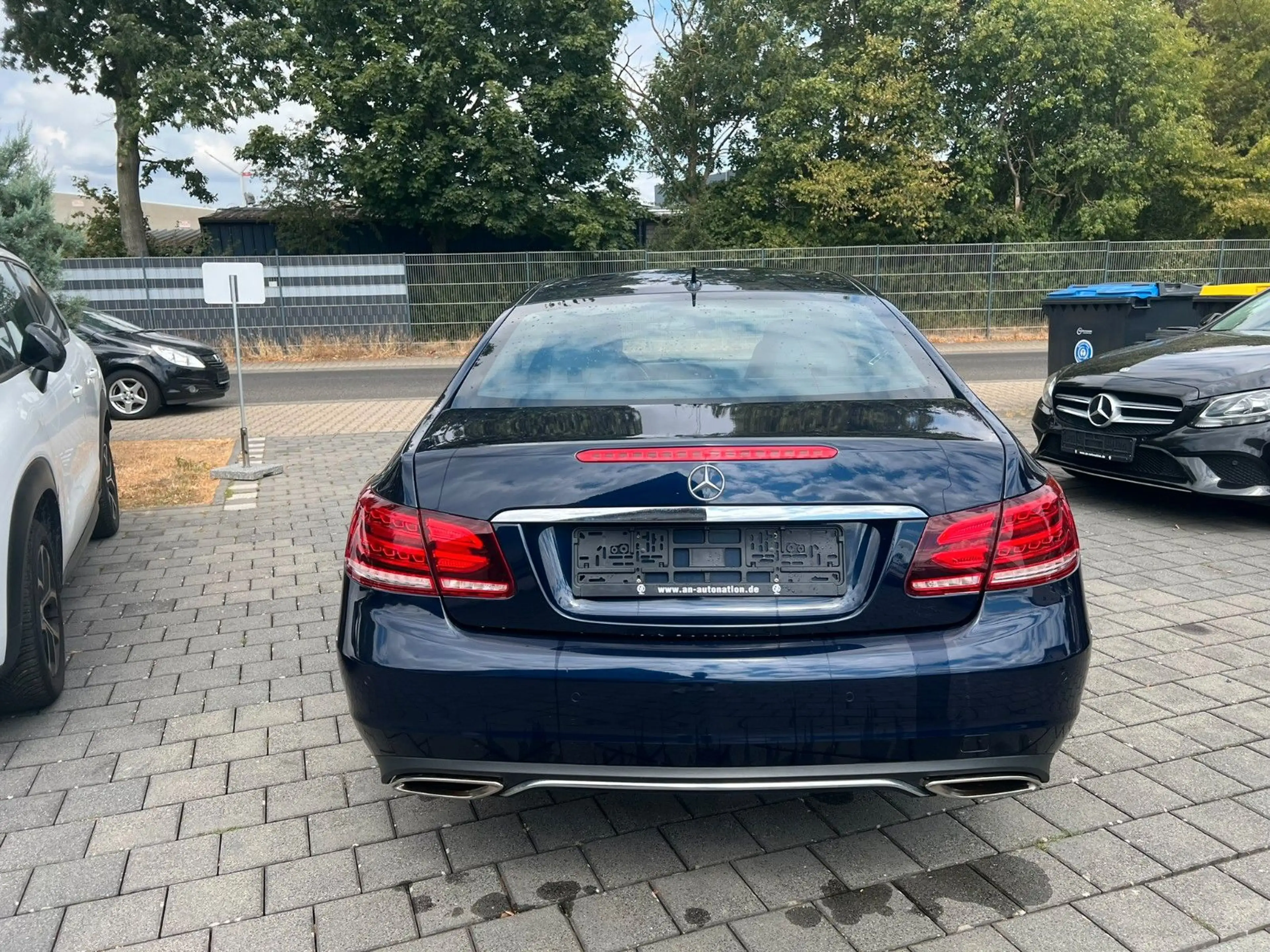 Mercedes-Benz E 250 Coupe NAVI SPORT PAKET VOLLLEDER SHZ PDC — photo 4