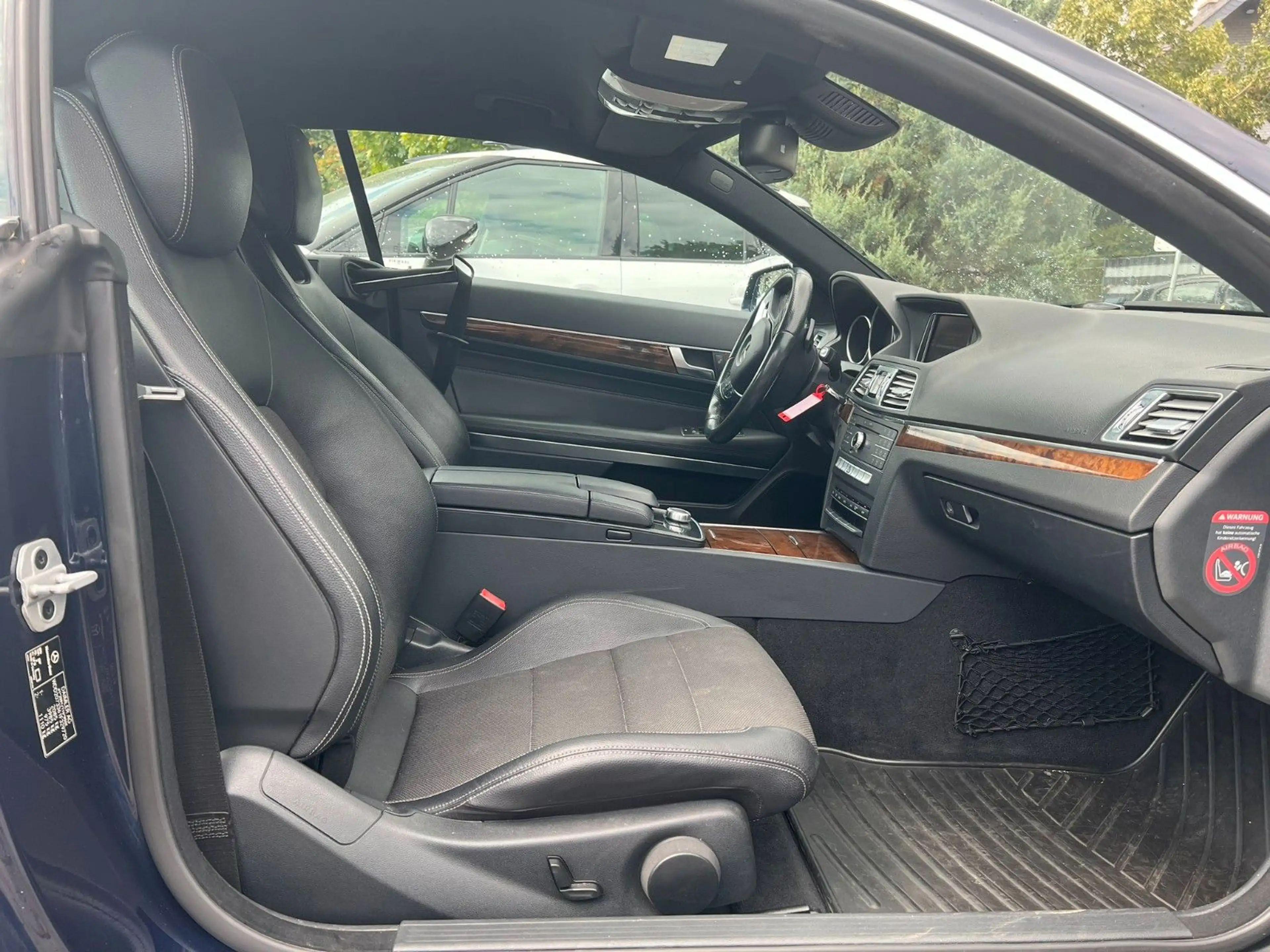 Mercedes-Benz E 250 Coupe NAVI SPORT PAKET VOLLLEDER SHZ PDC — photo 10