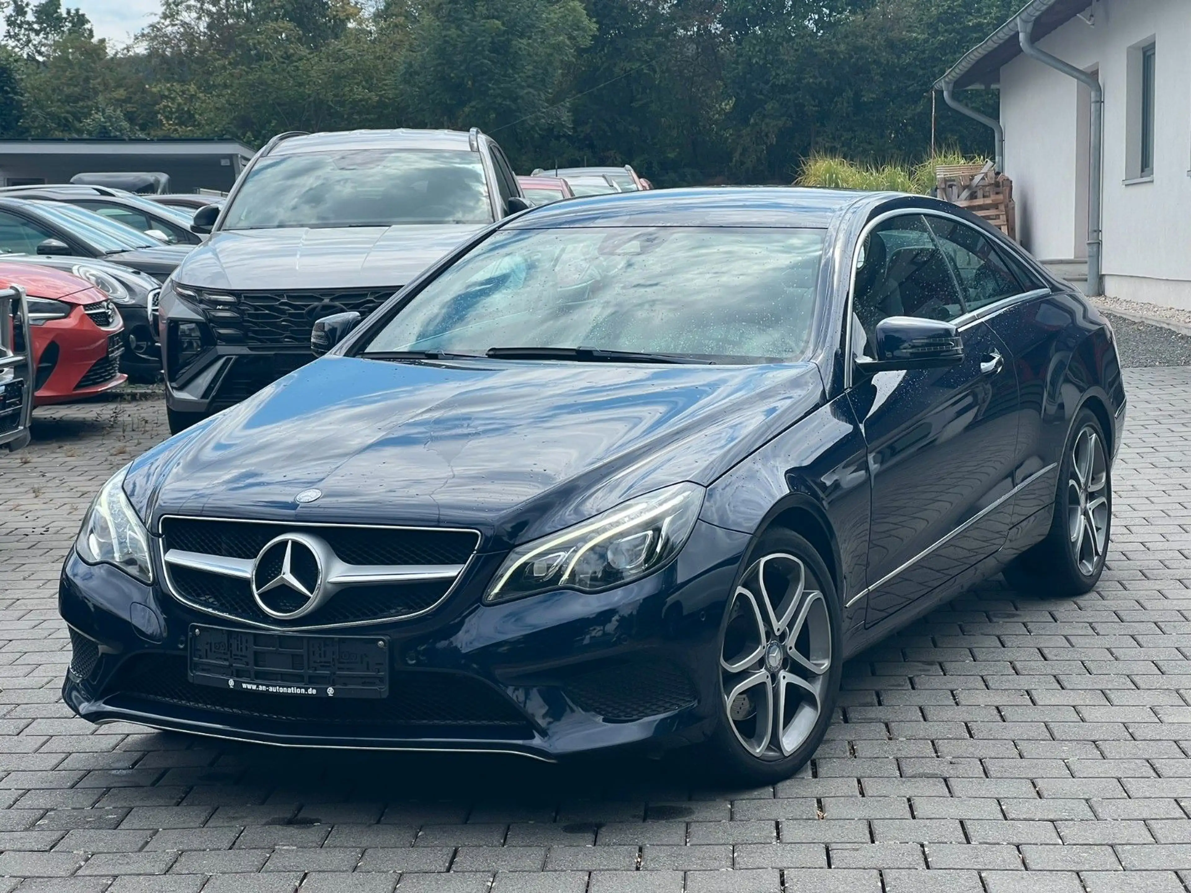 Mercedes-Benz E 250 Coupe NAVI SPORT PAKET VOLLLEDER SHZ PDC