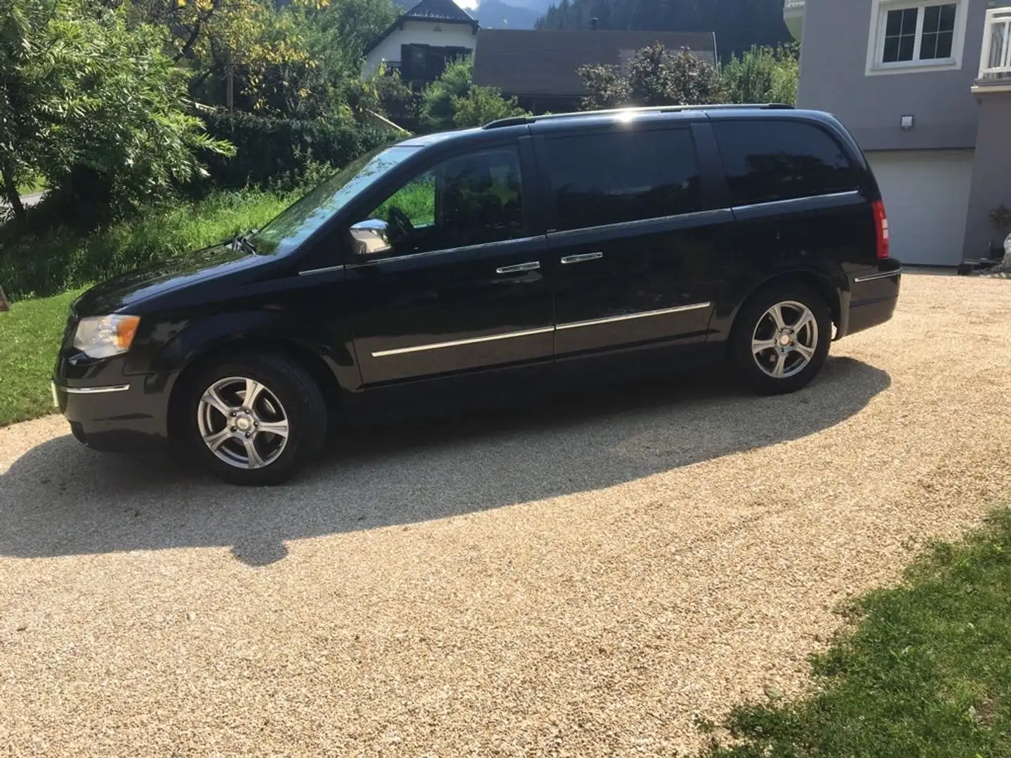 Chrysler Grand Voyager Limited 2,8 CRD Aut. Schwarz - 1