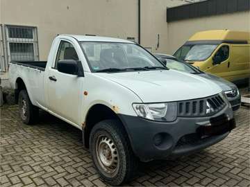 L 200 DI-D Pick Up 4x4 Invite Club Cab