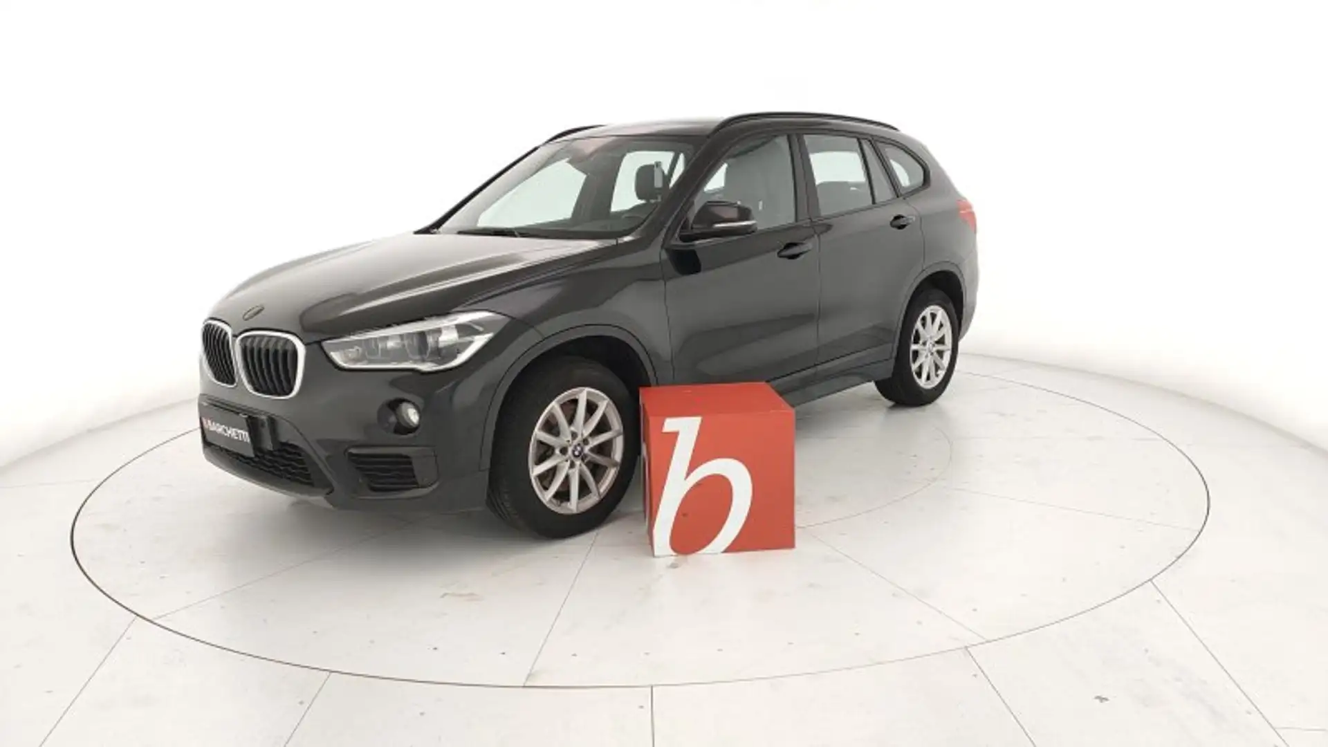 BMW X1 (F48) XDRIVE20D BUSINESS Zwart - 1