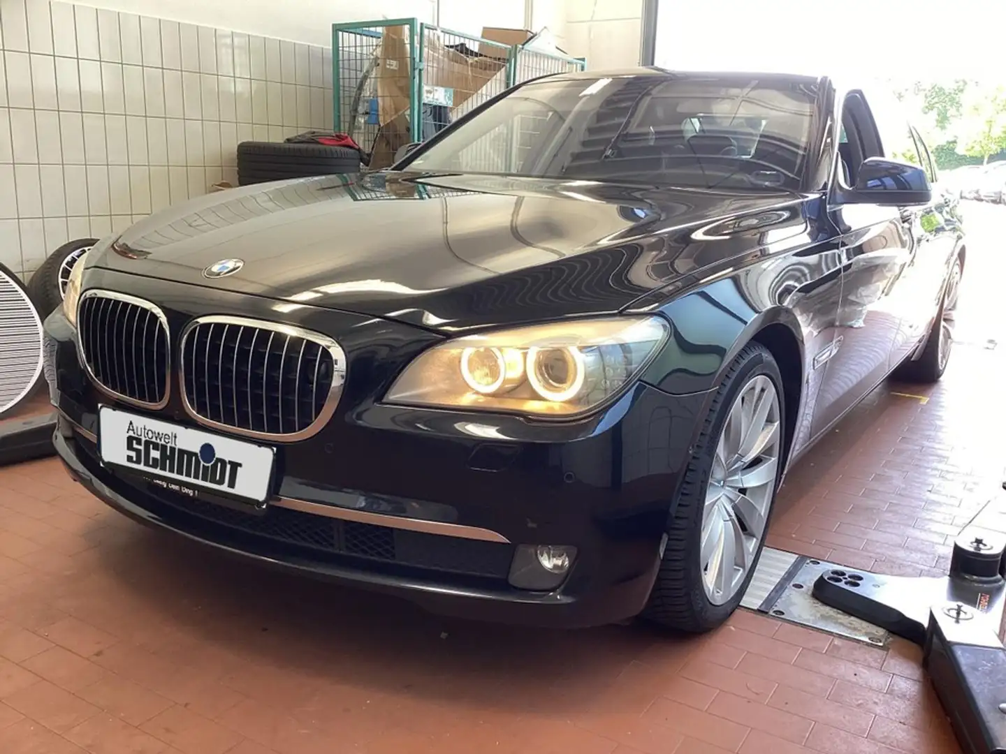 BMW 760 Li Innovationsp. + TÜV-bis-05.2026 Schwarz - 1