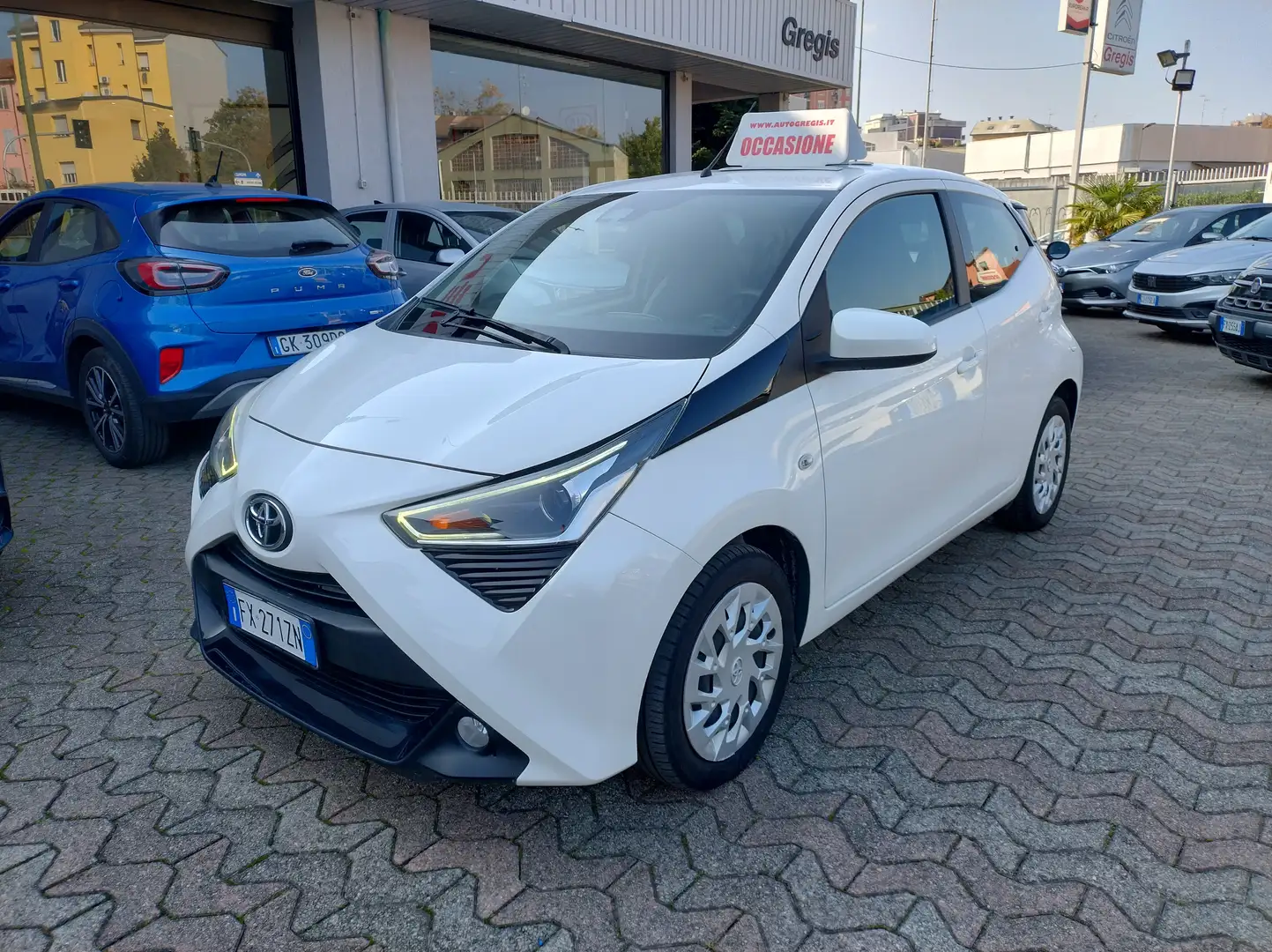 Toyota Aygo 5p 1.0 x-play 72cv - GARANZIA FINO 36 MESI Bianco - 1