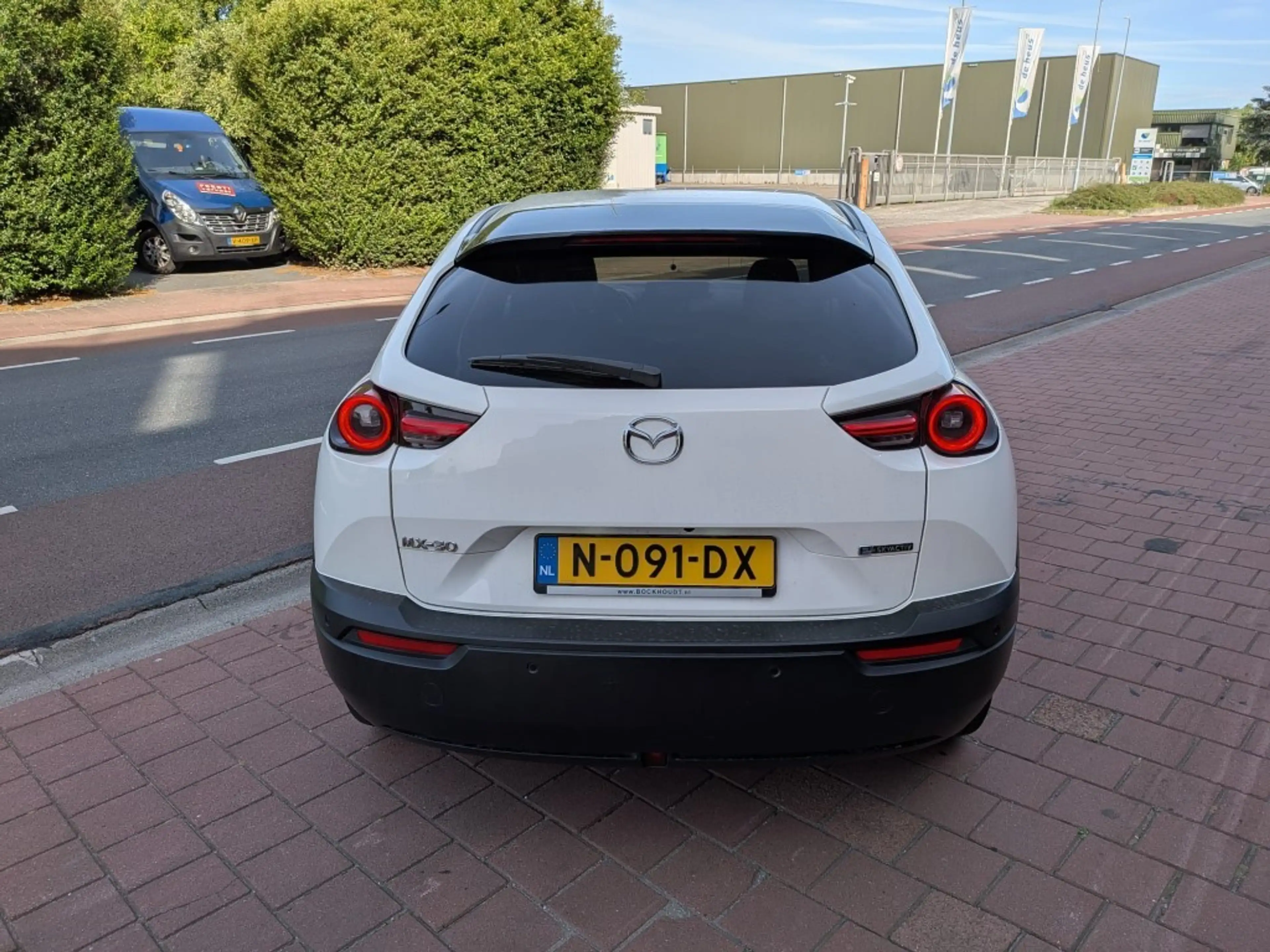 Mazda MX-30 e-SkyActiv 145 First Edition 36 kWh — photo 4