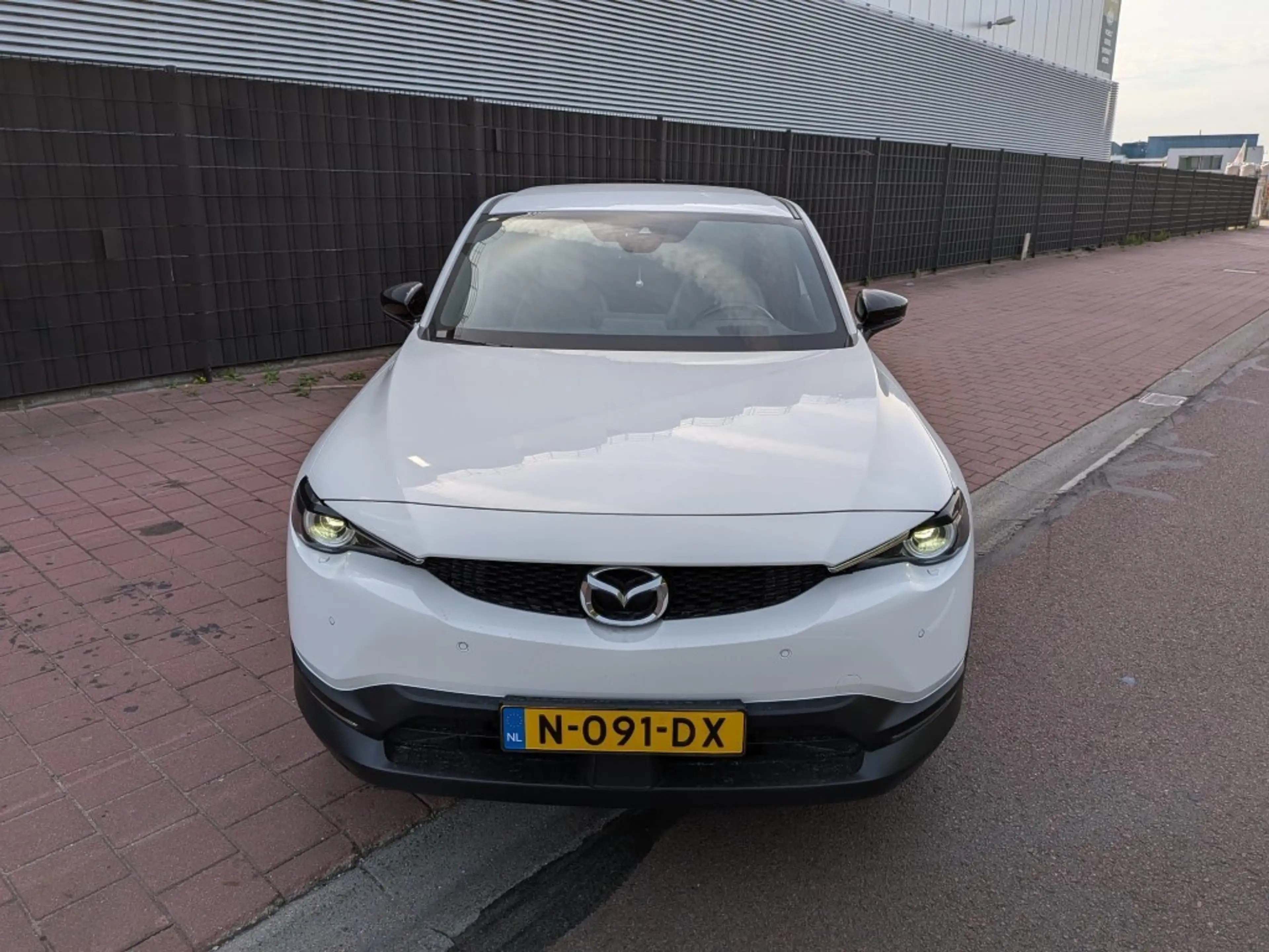 Mazda MX-30 e-SkyActiv 145 First Edition 36 kWh — photo 11