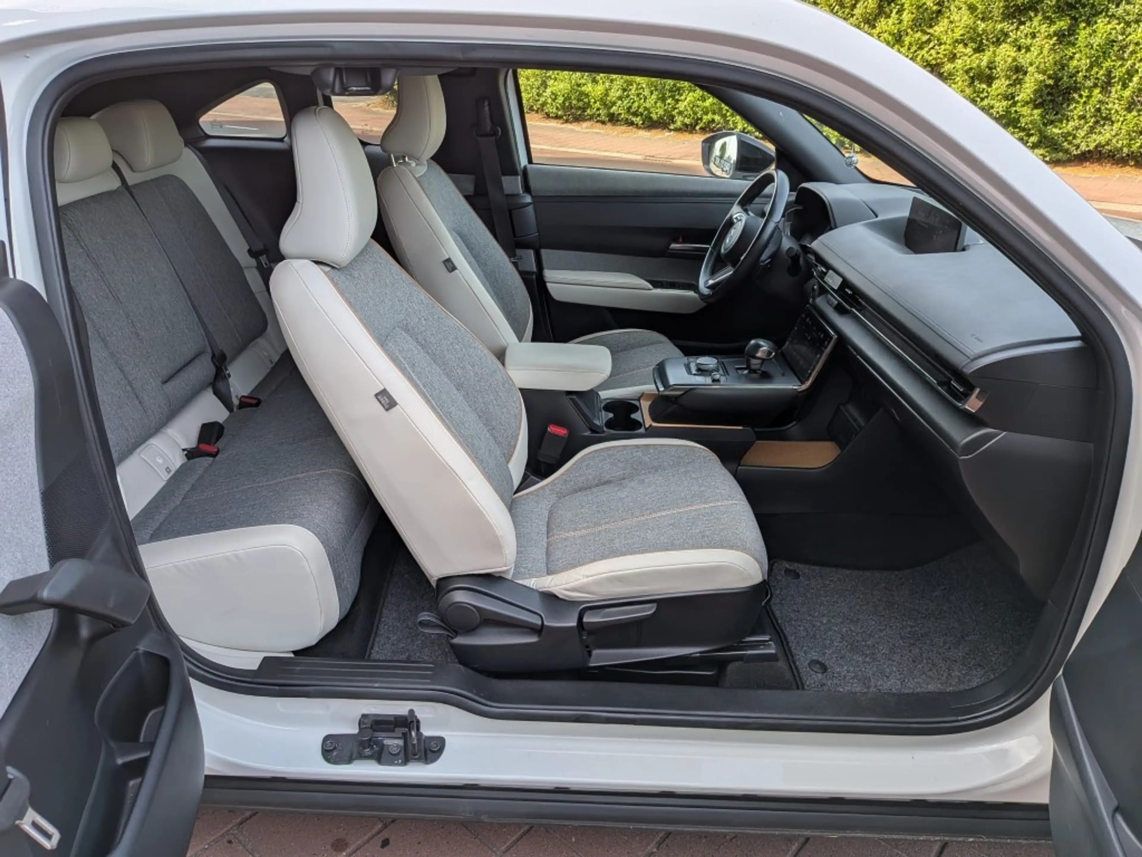Mazda MX-30 e-SkyActiv 145 First Edition 36 kWh — photo 12