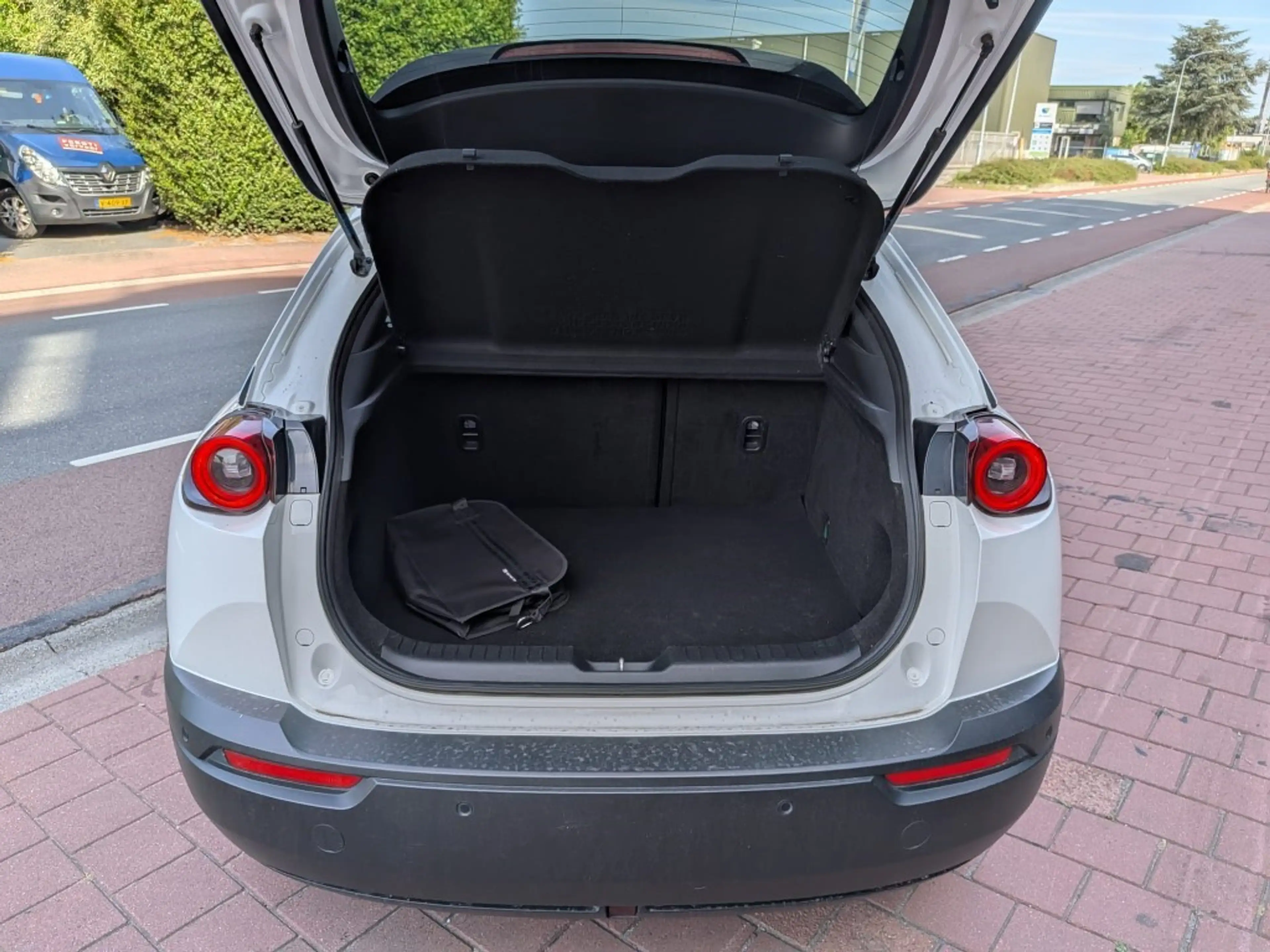 Mazda MX-30 e-SkyActiv 145 First Edition 36 kWh — photo 15