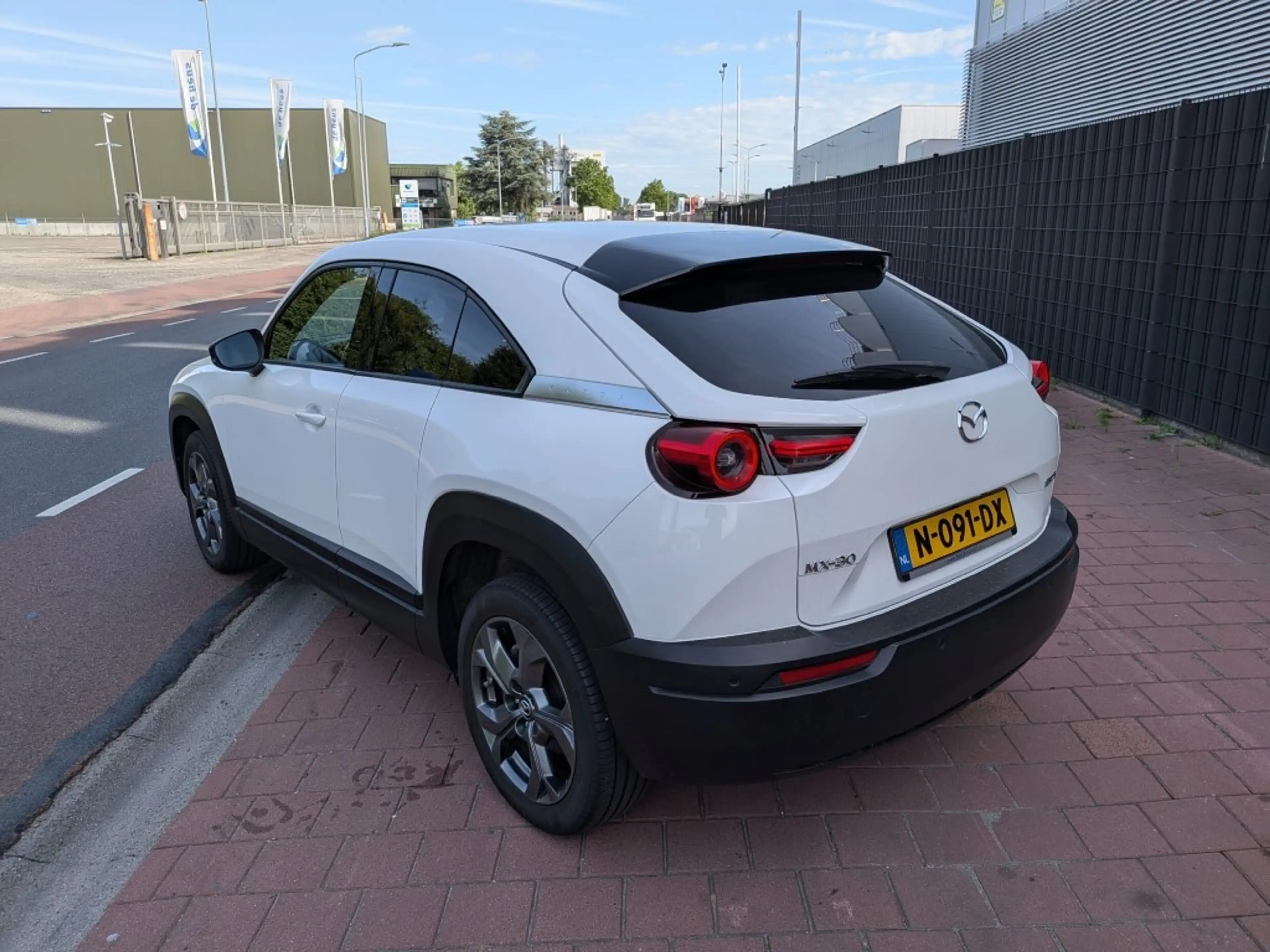 Mazda MX-30 e-SkyActiv 145 First Edition 36 kWh — photo 3