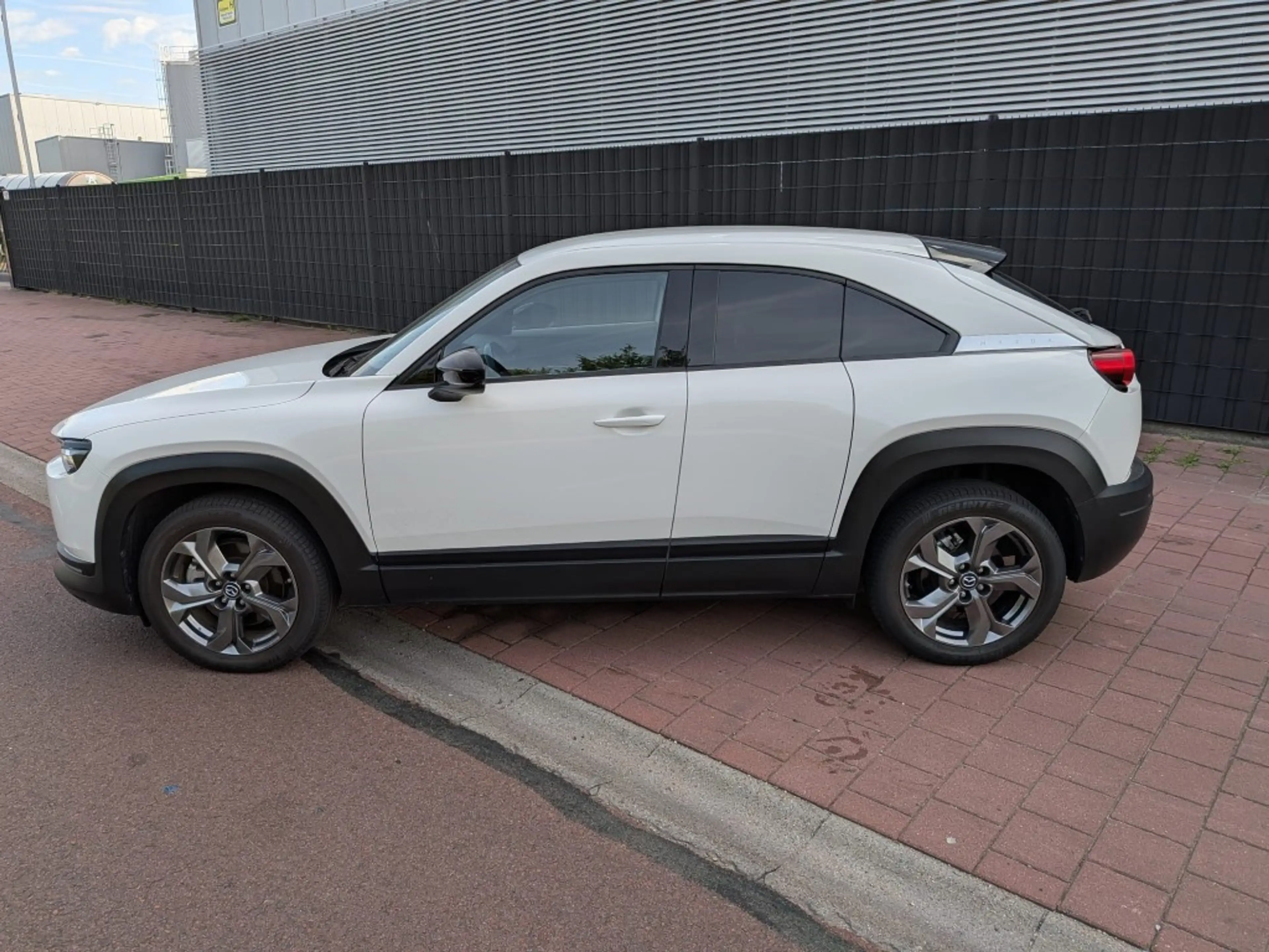 Mazda MX-30 e-SkyActiv 145 First Edition 36 kWh — photo 2