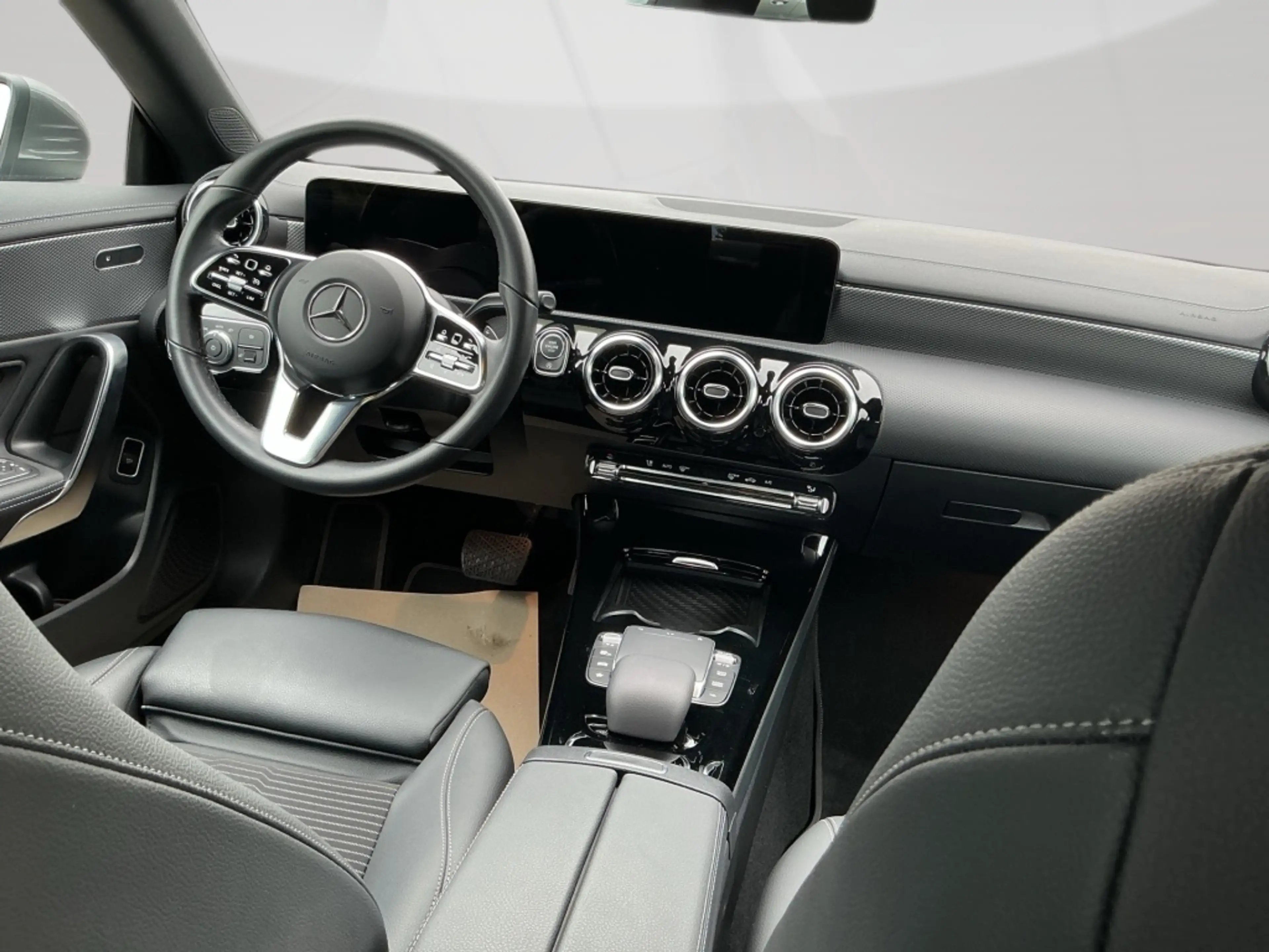 Mercedes-Benz CLA 180 Coupé PROGRESSIVE SPUR PDC SHZ — photo 11