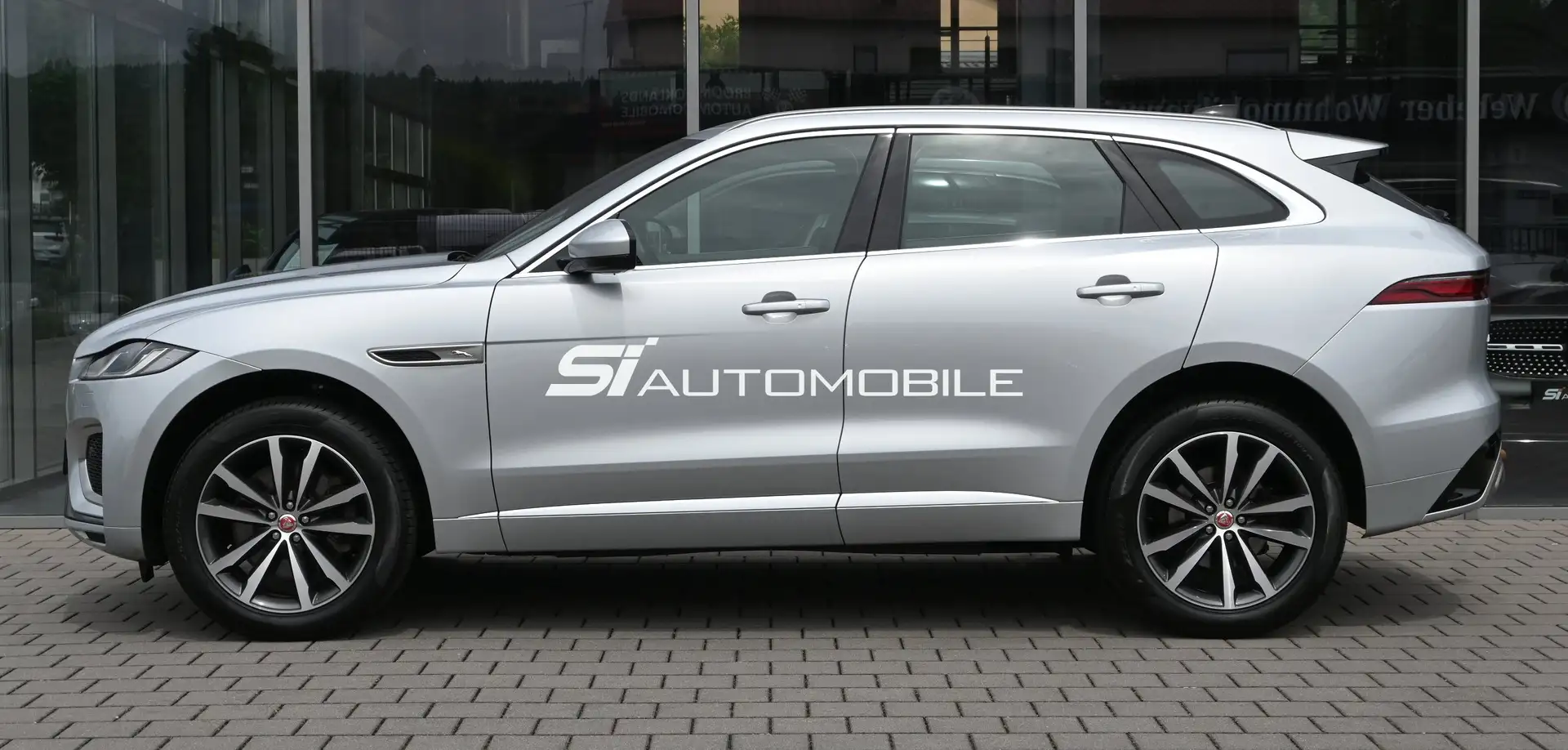 Jaguar F-Pace D300 R-DYNAMIC SE AWD *ACC*AHK*HUD*PANO*8-FACH 20" Silber - 2