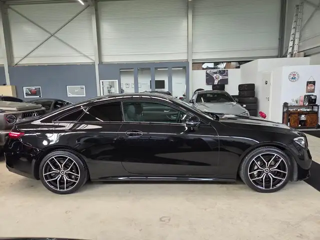 Mercedes-Benz E-Class view 9