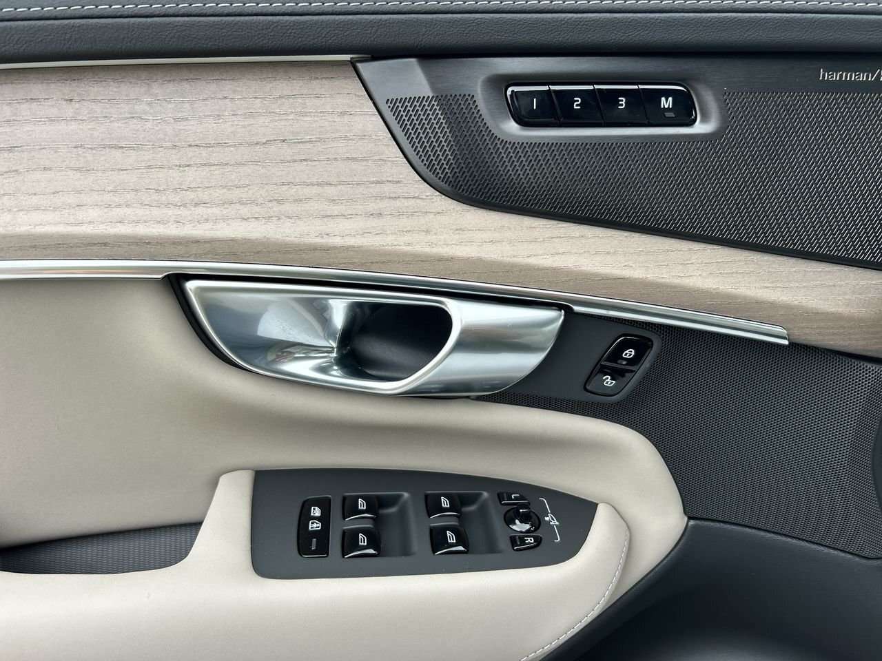 2026 Volvo XC90 Plus 7-Seater (Dark Theme) Protection Package | Ha thumb 21