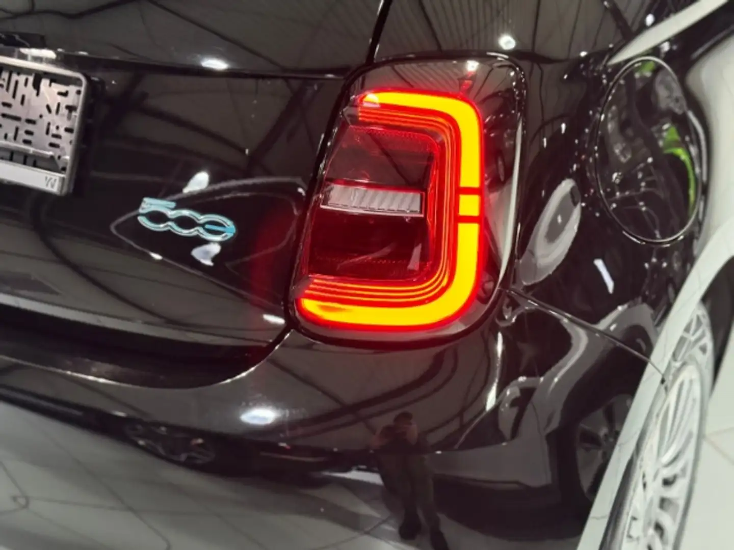 Fiat 500e Action Digitales Cockpit Apple CarPlay Android Aut Schwarz - 2