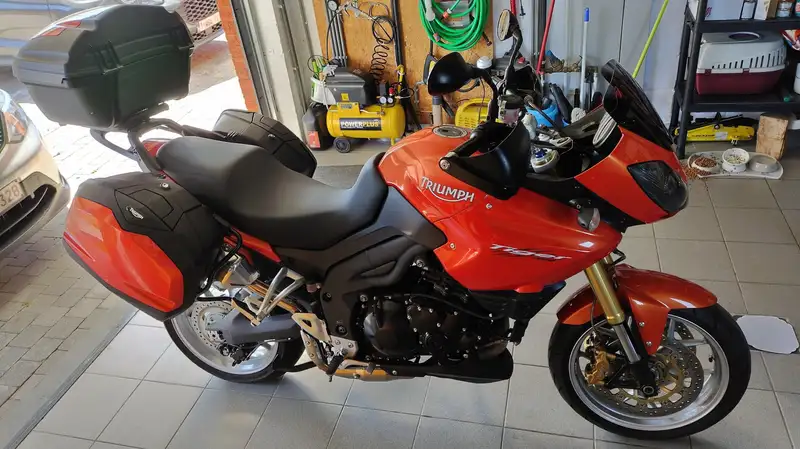 Triumph Tiger 1050 - foto 2