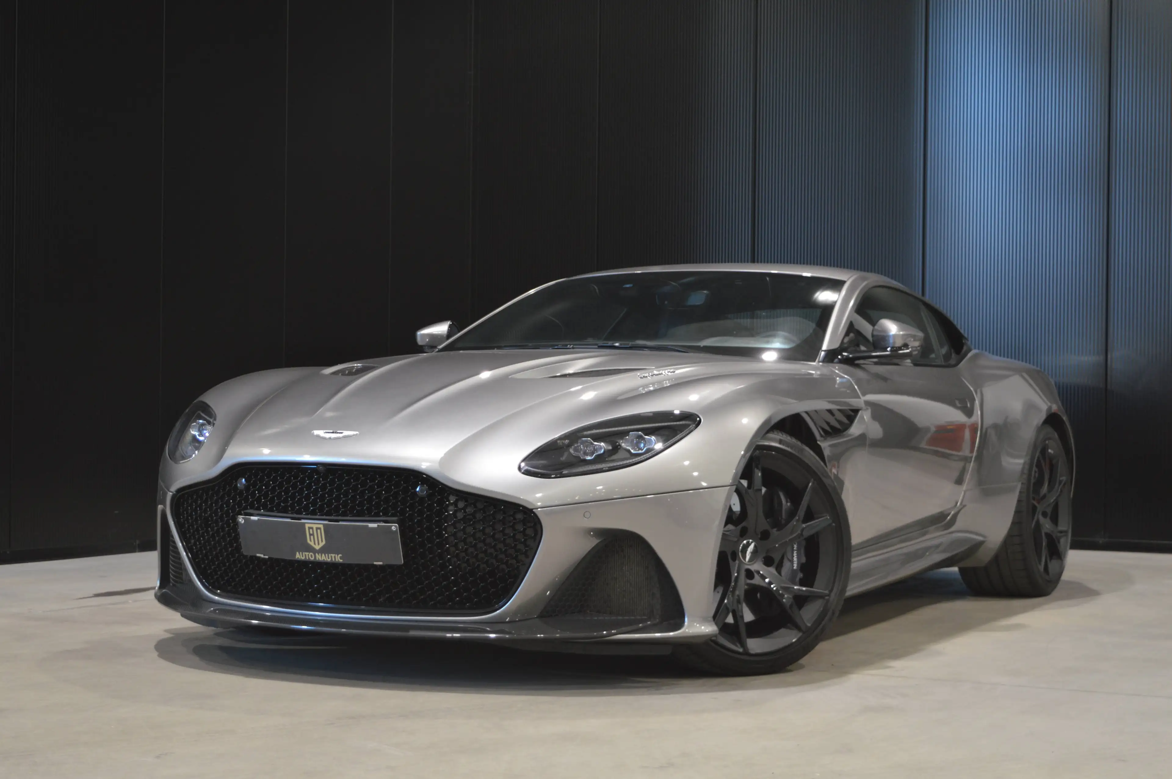 Aston Martin DBS Superleggera 5.2i V12 - 1 HAND - 11.000 km - Carbon