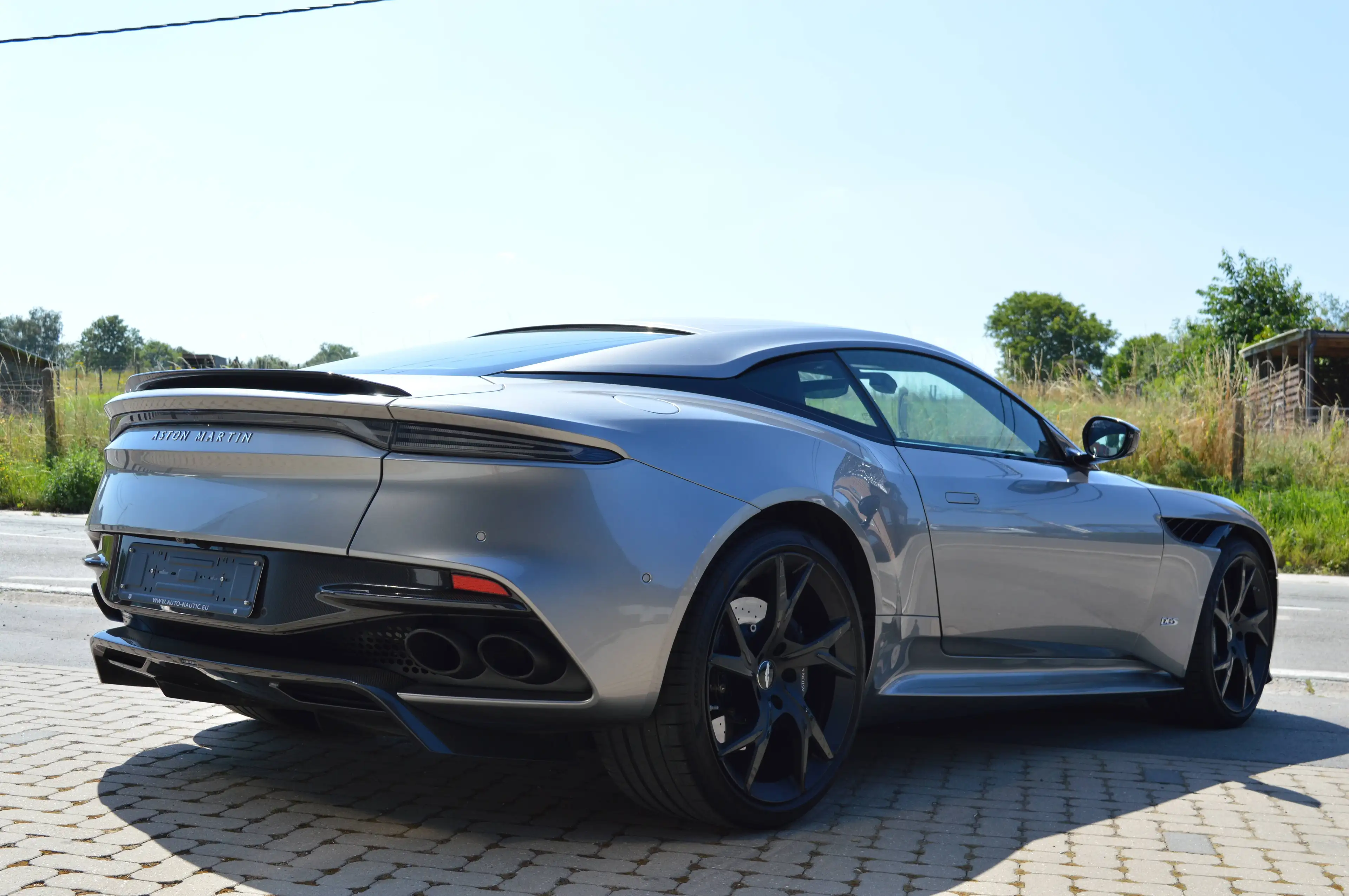 Aston Martin DBS Superleggera 5.2i V12 - 1 HAND - 11.000 km - Carbon — photo 3