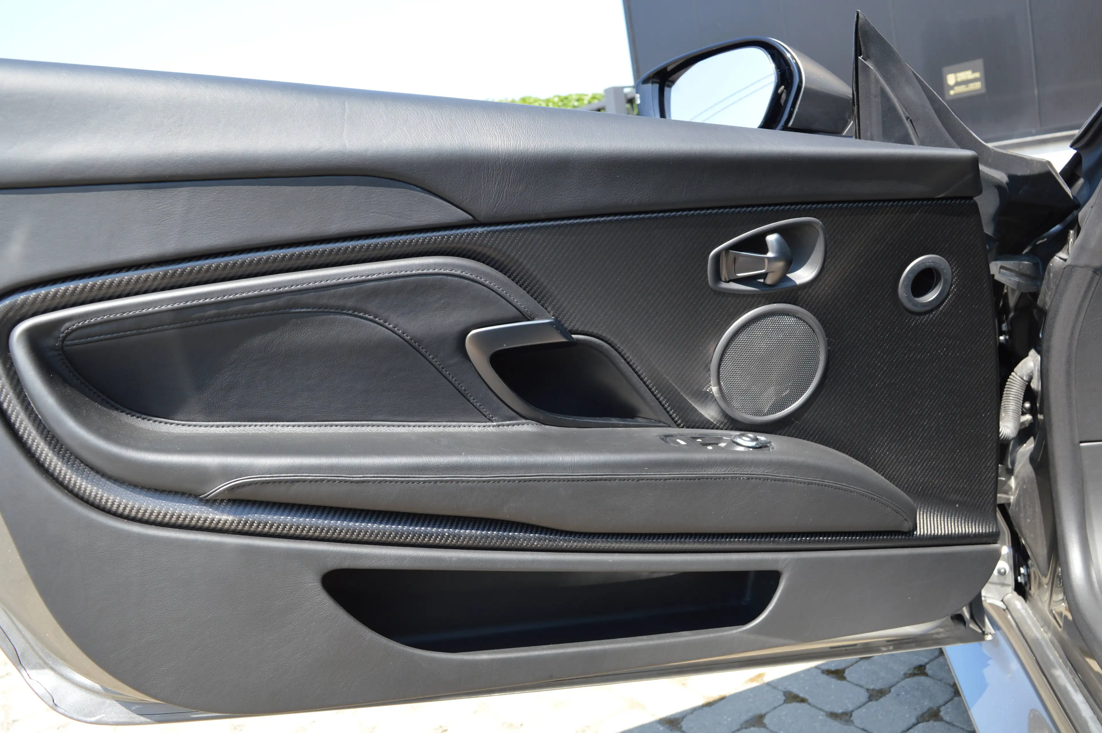 Aston Martin DBS Superleggera 5.2i V12 - 1 HAND - 11.000 km - Carbon — photo 15