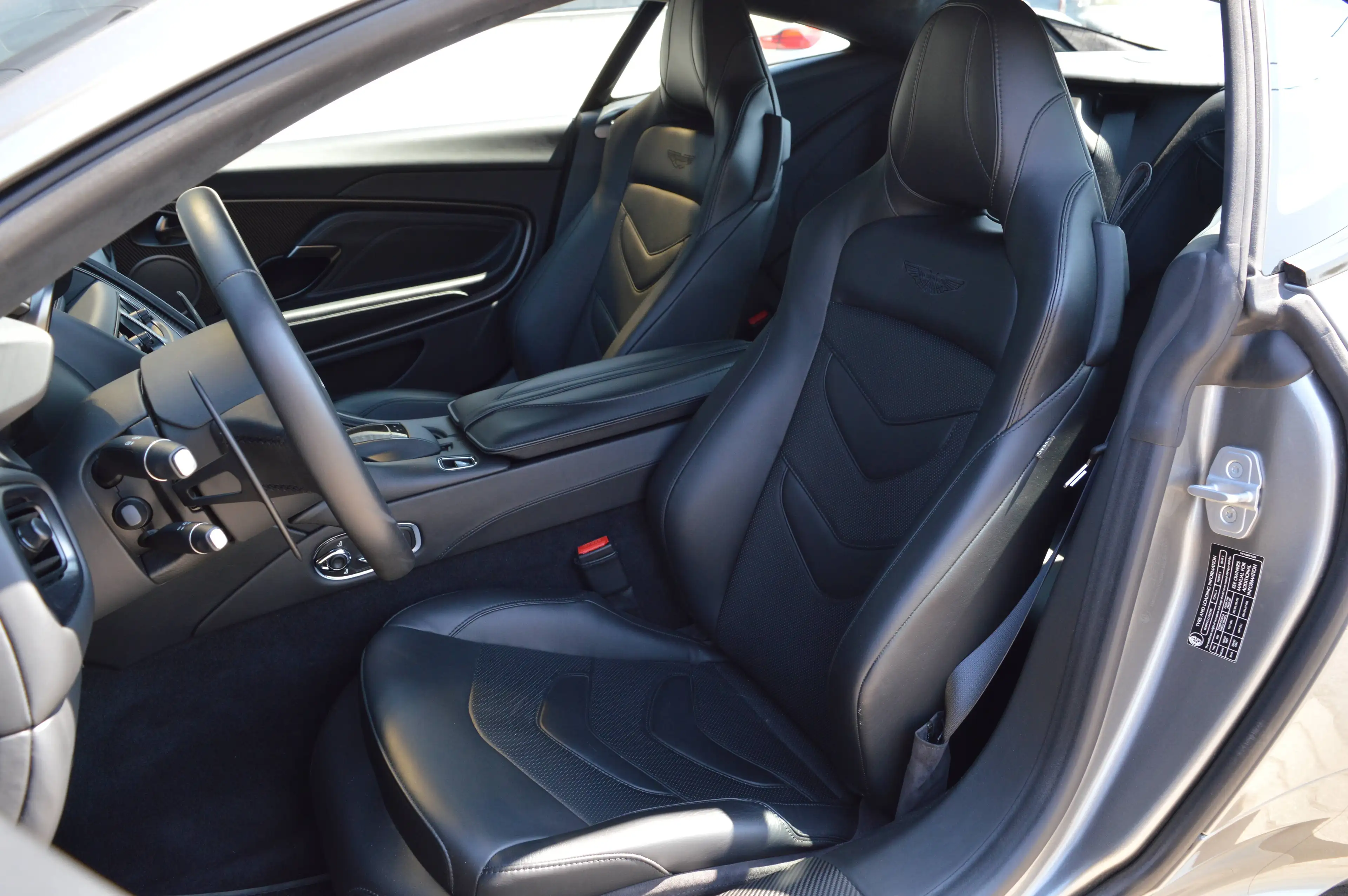 Aston Martin DBS Superleggera 5.2i V12 - 1 HAND - 11.000 km - Carbon — photo 12