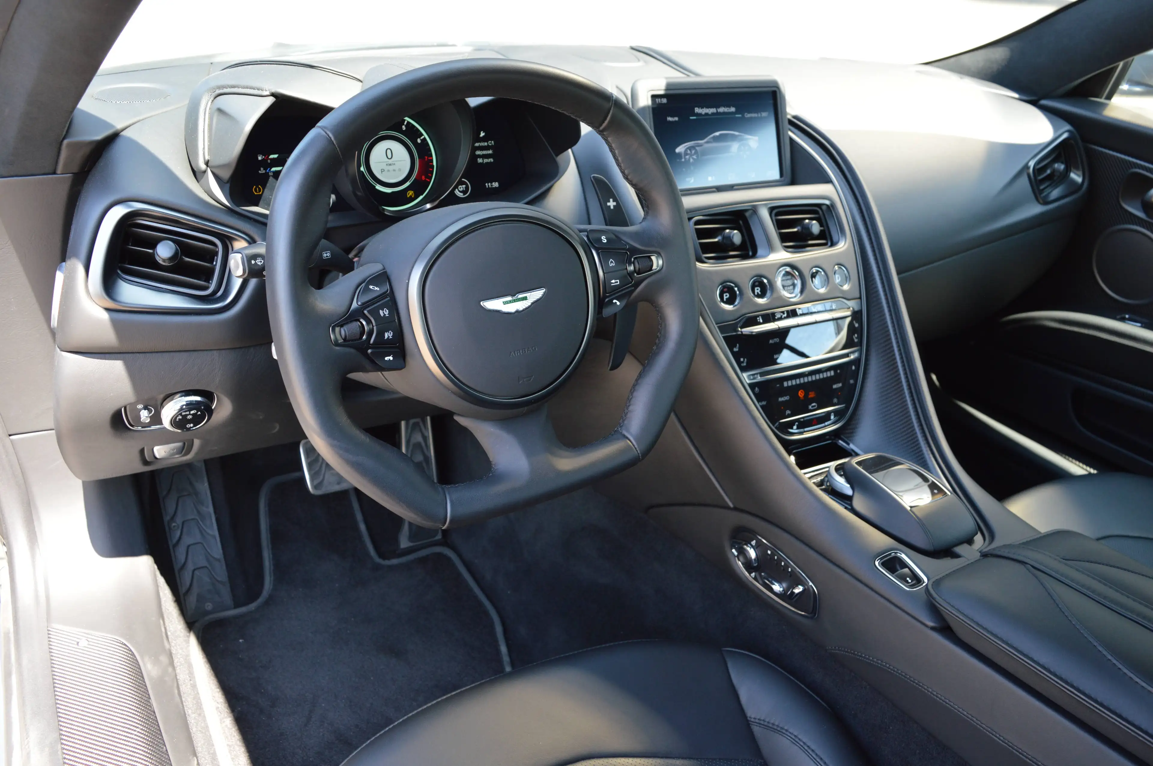 Aston Martin DBS Superleggera 5.2i V12 - 1 HAND - 11.000 km - Carbon — photo 11