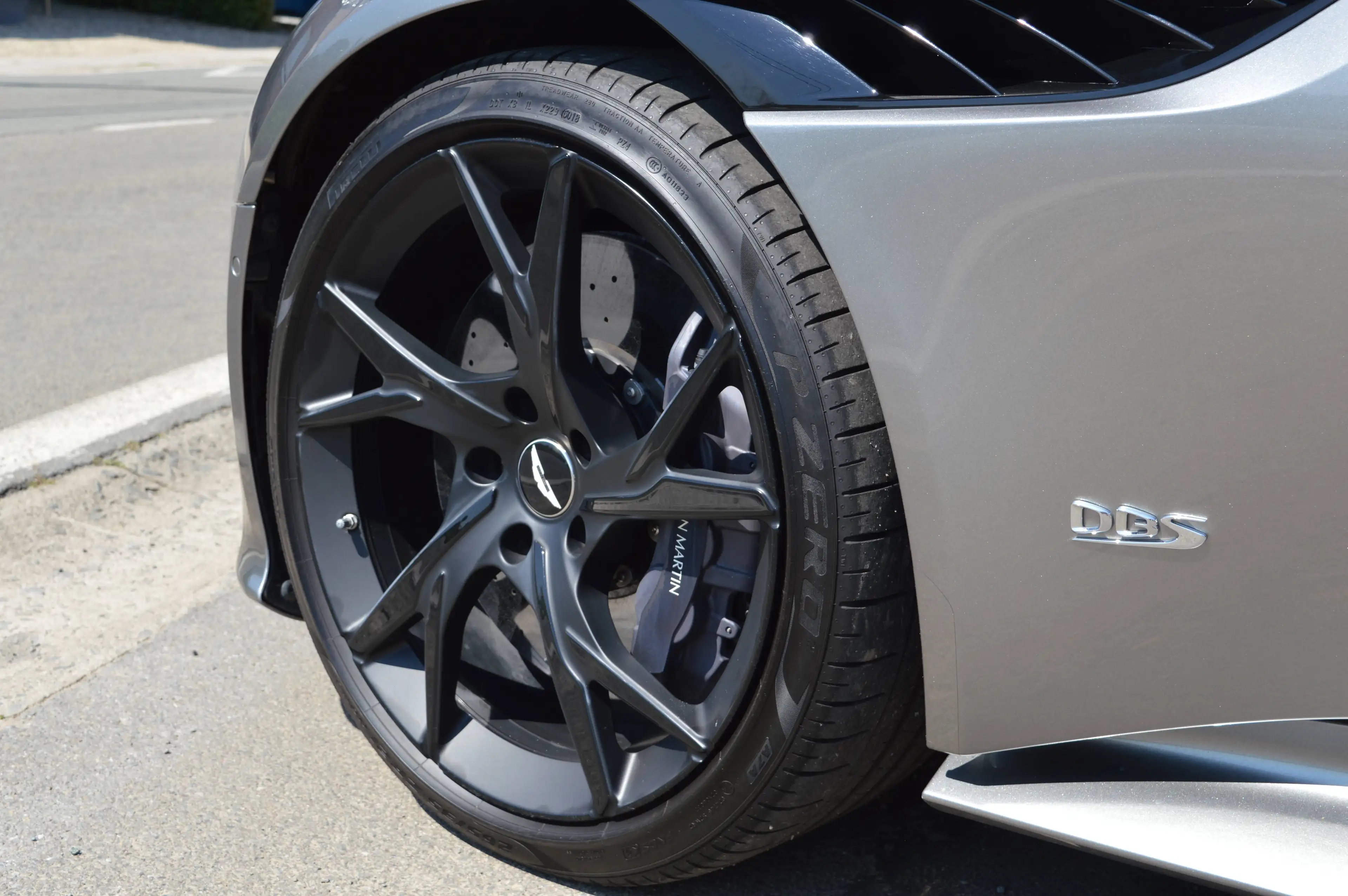 Aston Martin DBS Superleggera 5.2i V12 - 1 HAND - 11.000 km - Carbon — photo 9