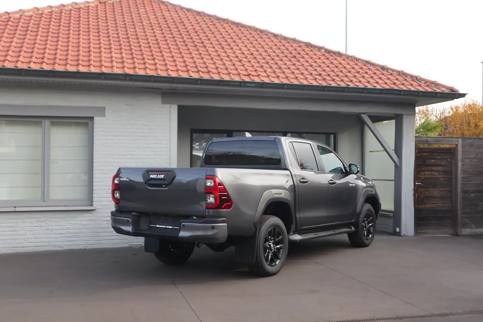 Toyota Hilux 2.8 D DoubleCab Invincible/GPS/360°/Leder/New ! Grijs - 2