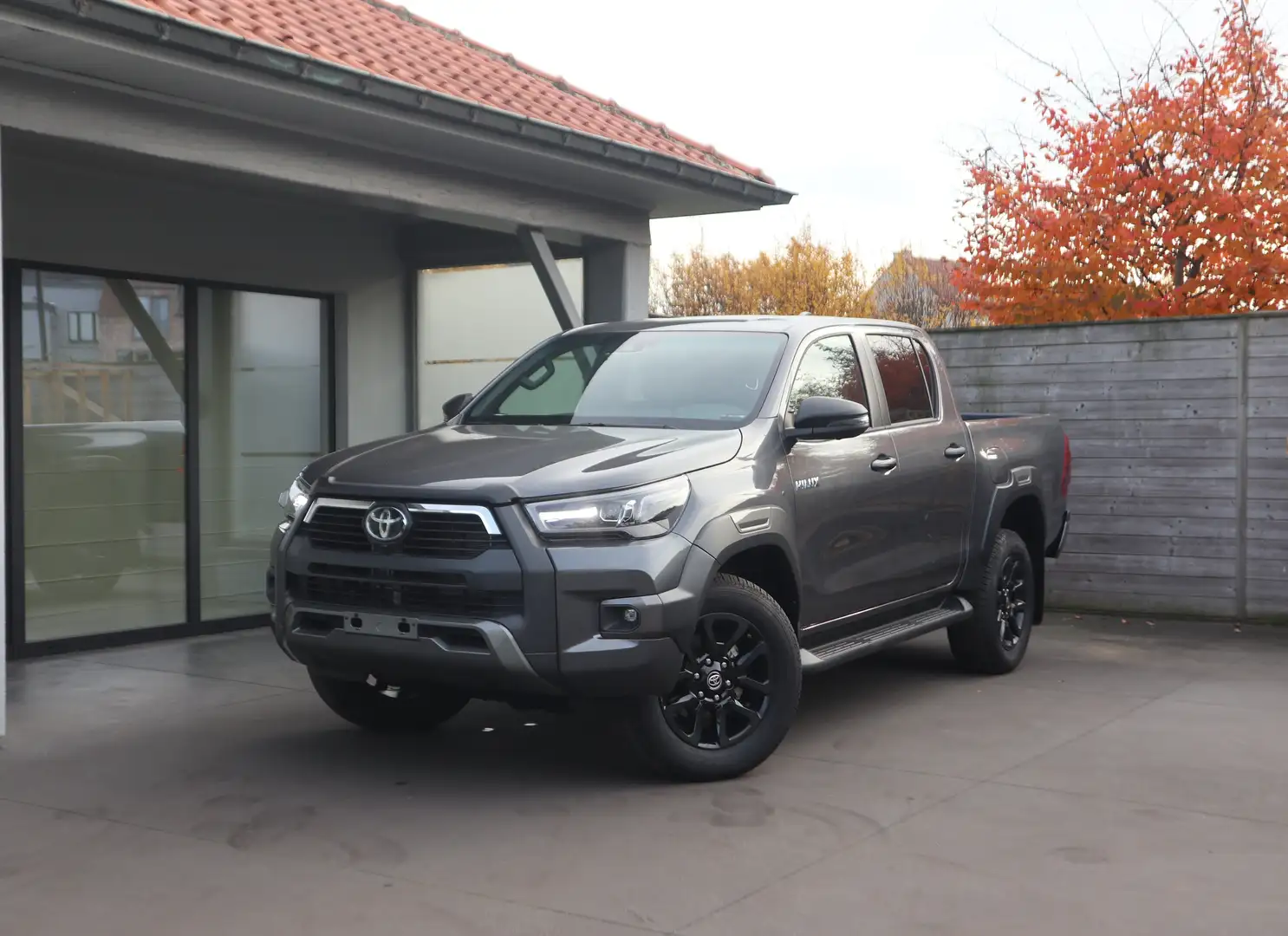 Toyota Hilux 2.8 D DoubleCab Invincible/GPS/360°/Leder/New ! Grijs - 1