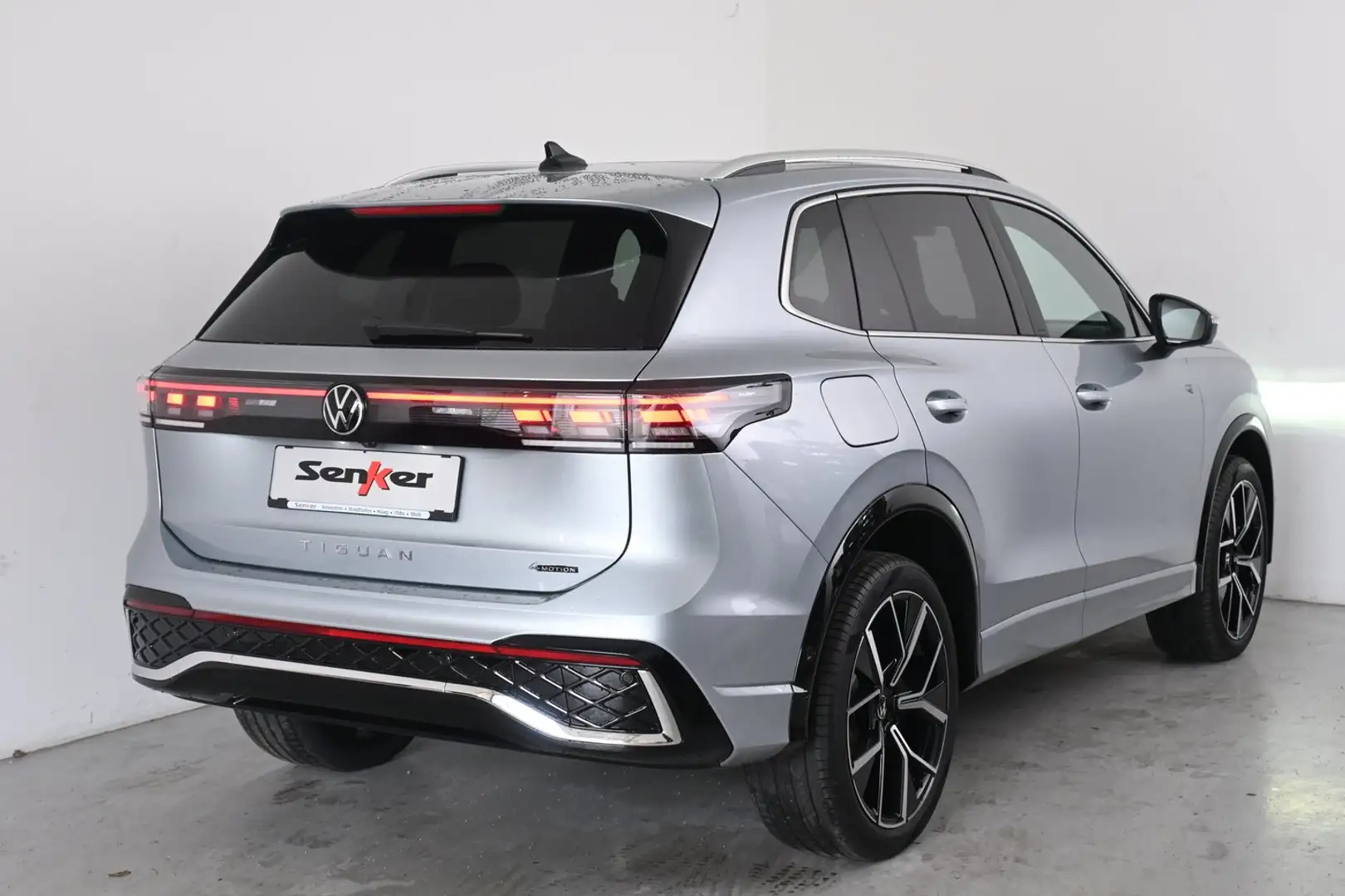 Volkswagen Tiguan Sport TDI 4MOTION DSG Silber - 2
