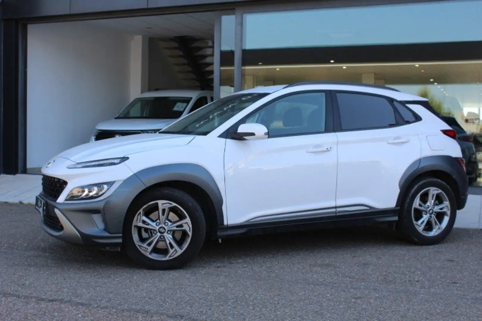 Hyundai KONA 1.0 TGDI Tecno Red 4x2 Blanco - 2