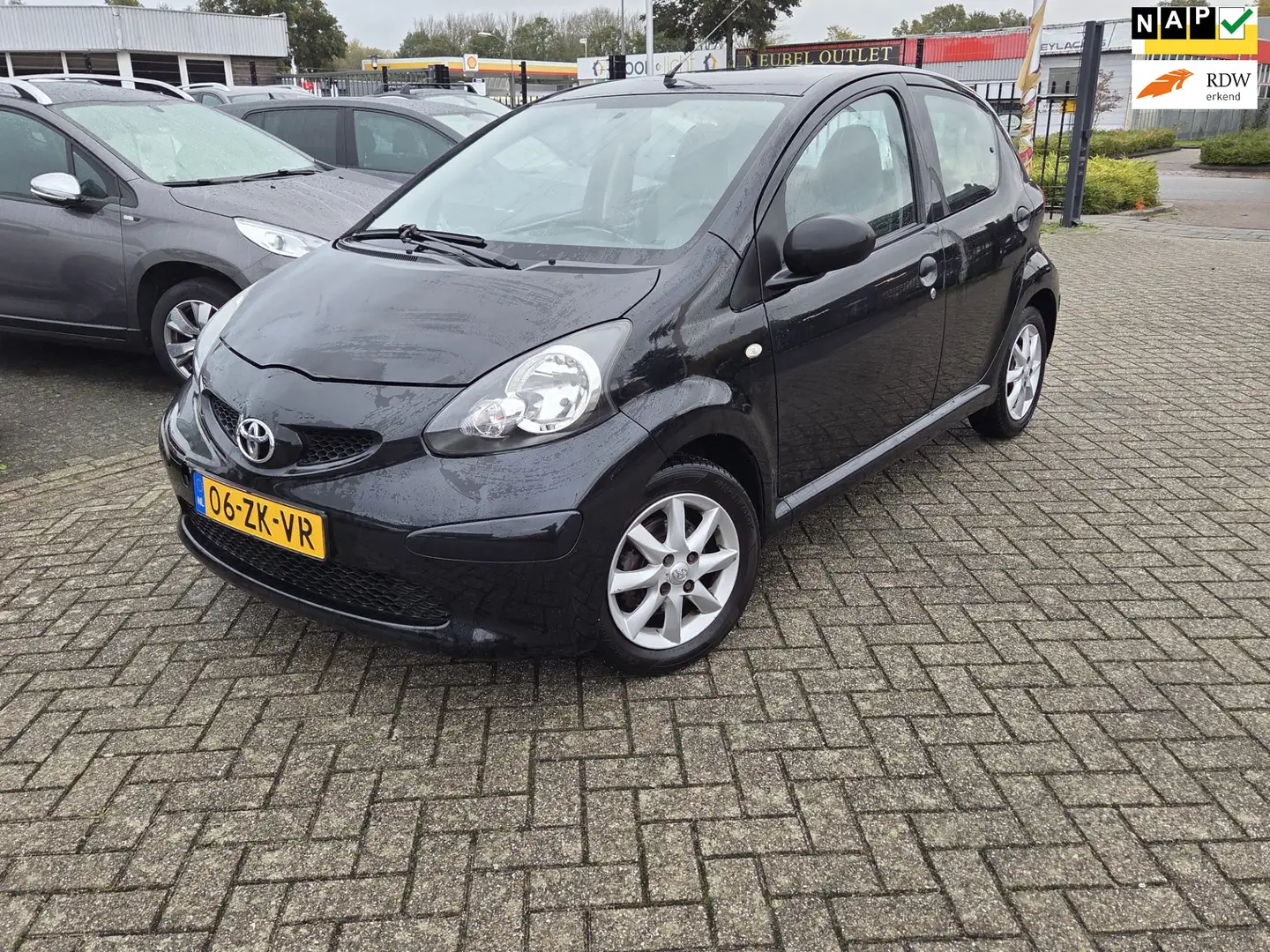 Toyota Aygo 1.0-12V/AIRCO/NAP Zwart - 1