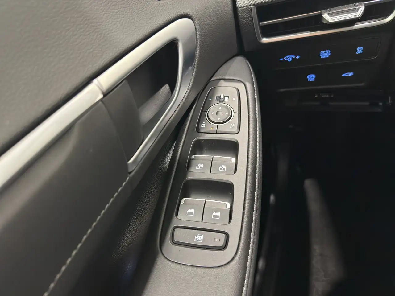 Hyundai SONATA снимка Hyundai SONATA
