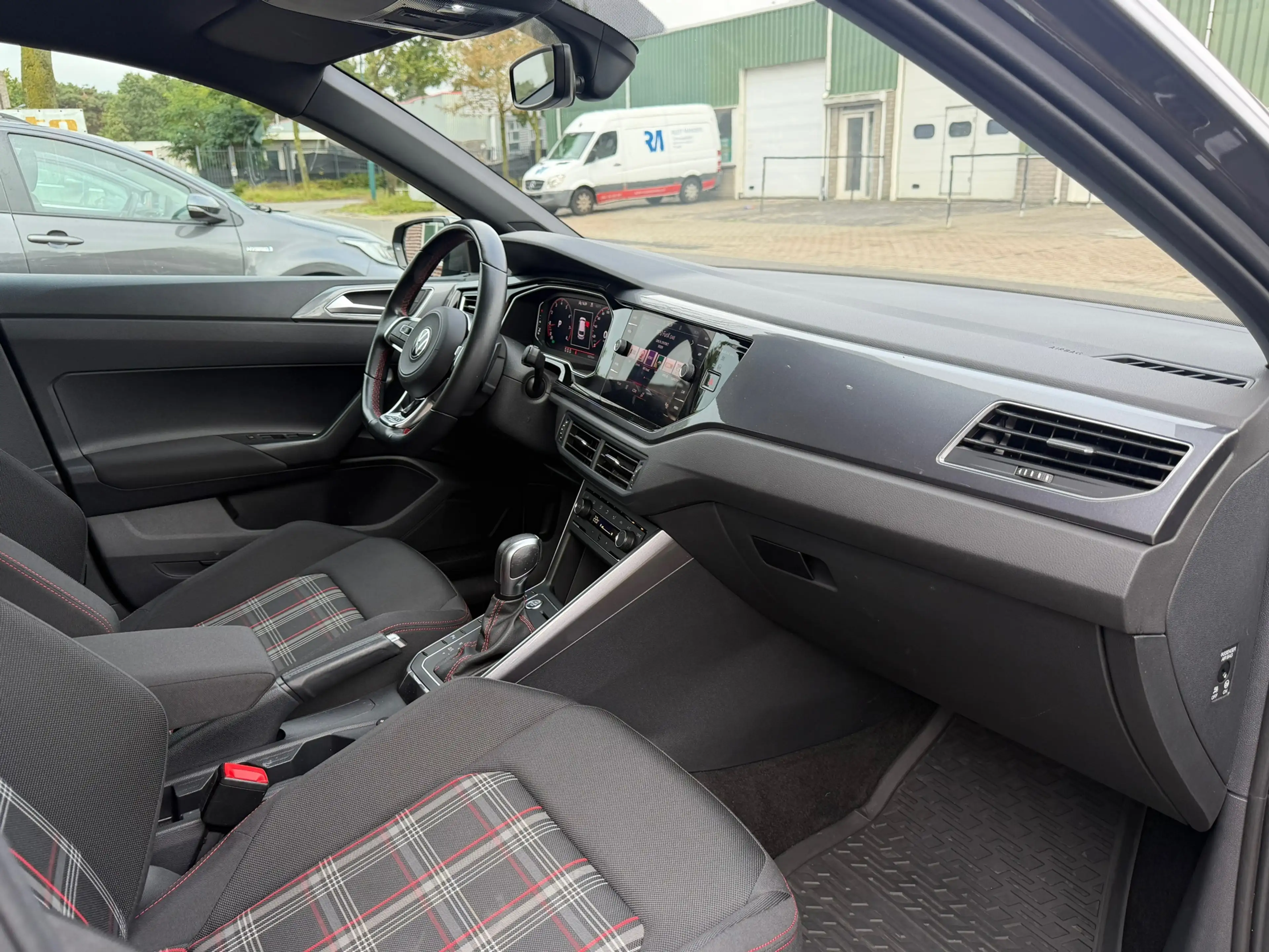 Volkswagen Polo GTI 2.0 TSI virtual LED carplay — photo 12