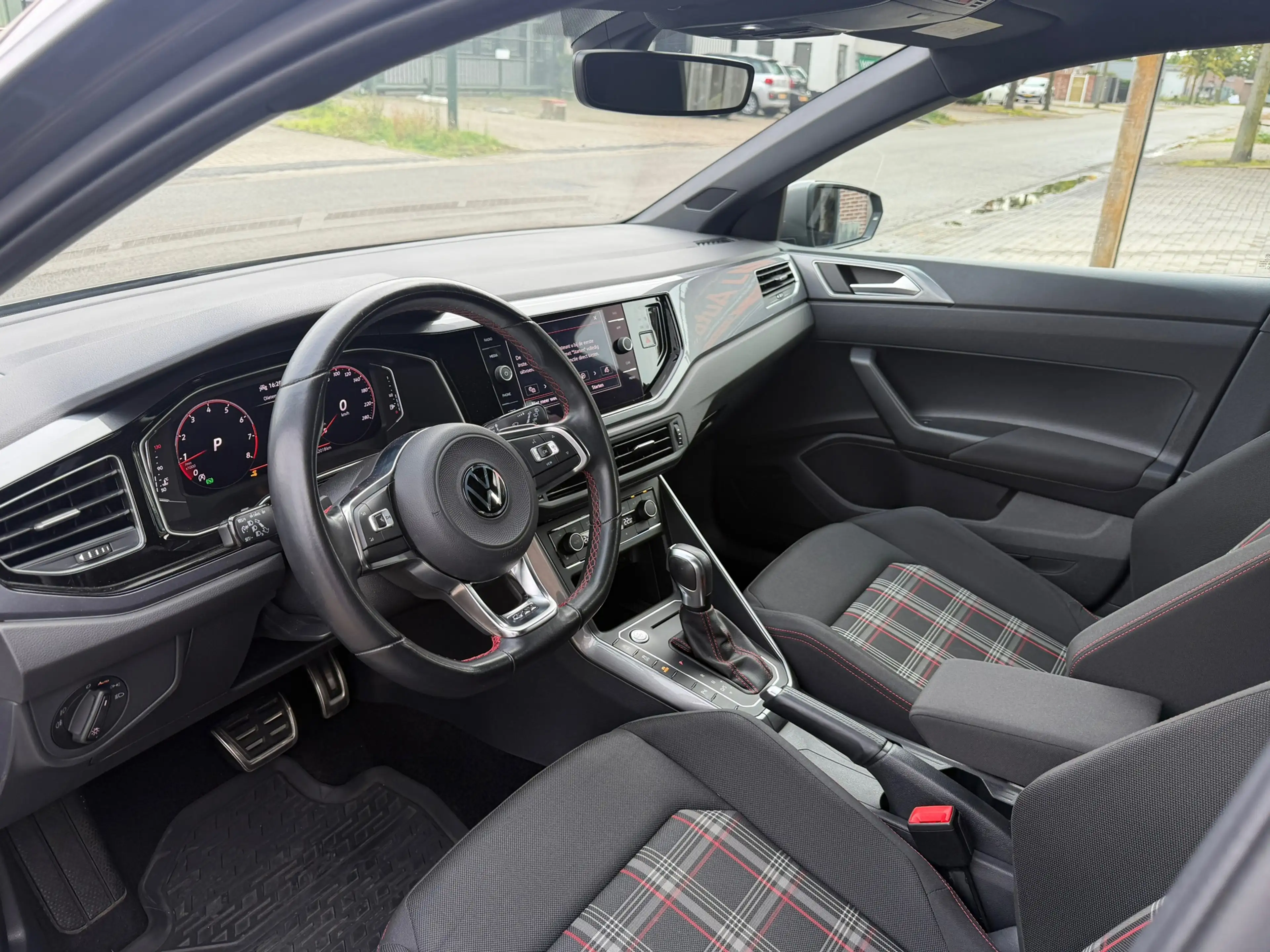 Volkswagen Polo GTI 2.0 TSI virtual LED carplay — photo 8