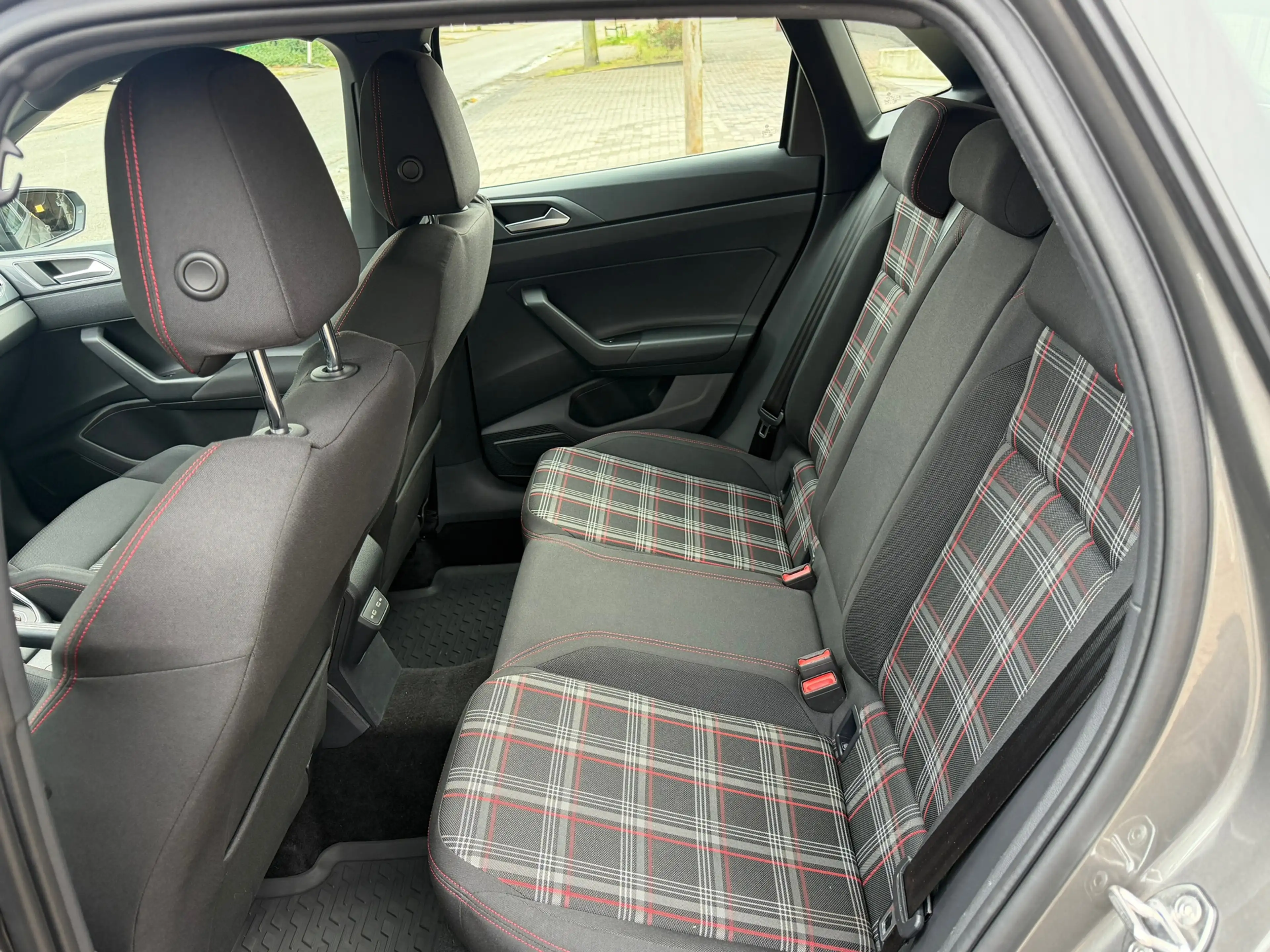 Volkswagen Polo GTI 2.0 TSI virtual LED carplay — photo 11