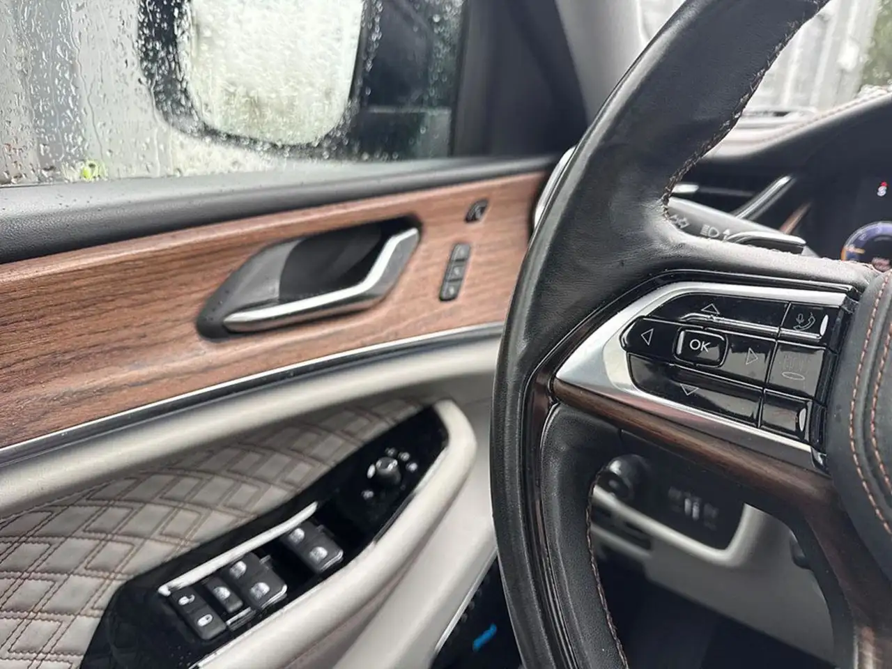 Jeep Grand Cherokee снимка Jeep Grand Cherokee