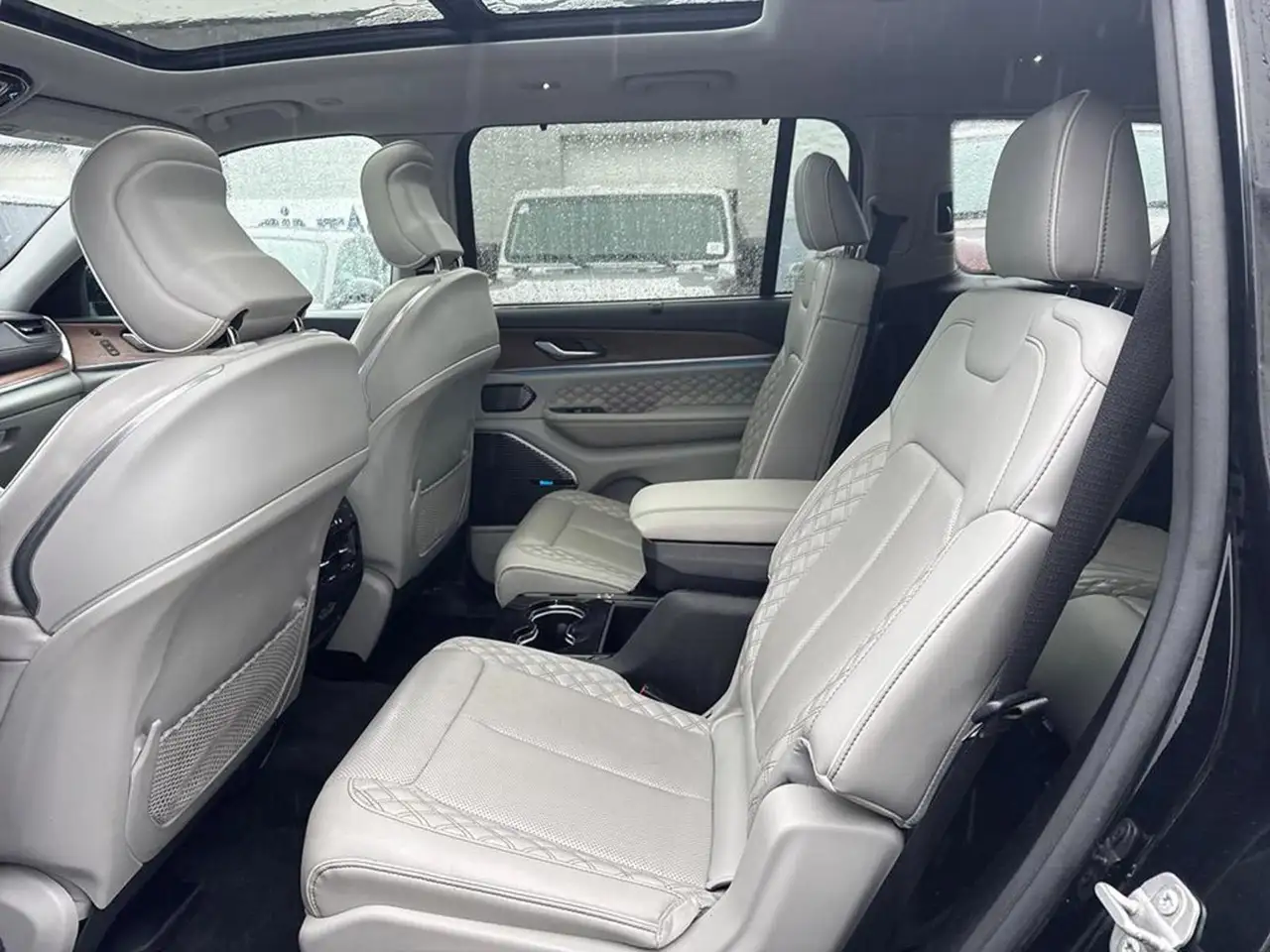 Jeep Grand Cherokee снимка Jeep Grand Cherokee