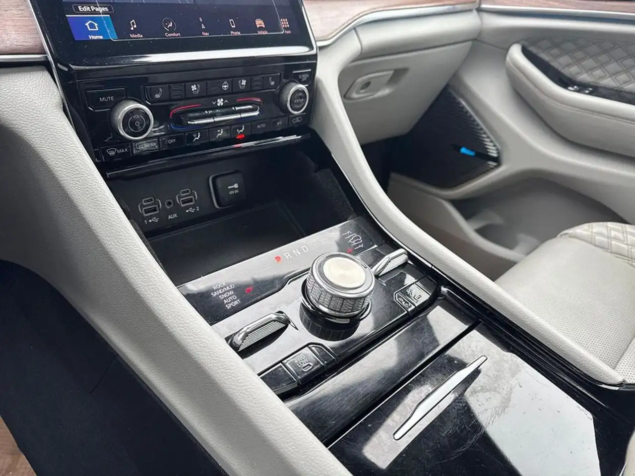 Jeep Grand Cherokee снимка Jeep Grand Cherokee