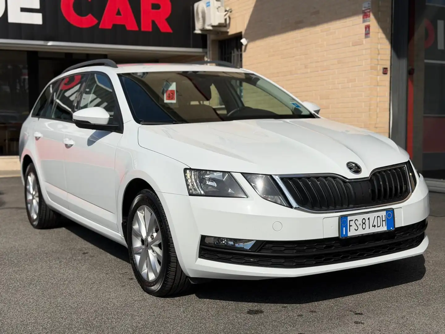 Skoda Octavia 1.6 TDI CR 90 CV Wagon Ambition Blanco - 1