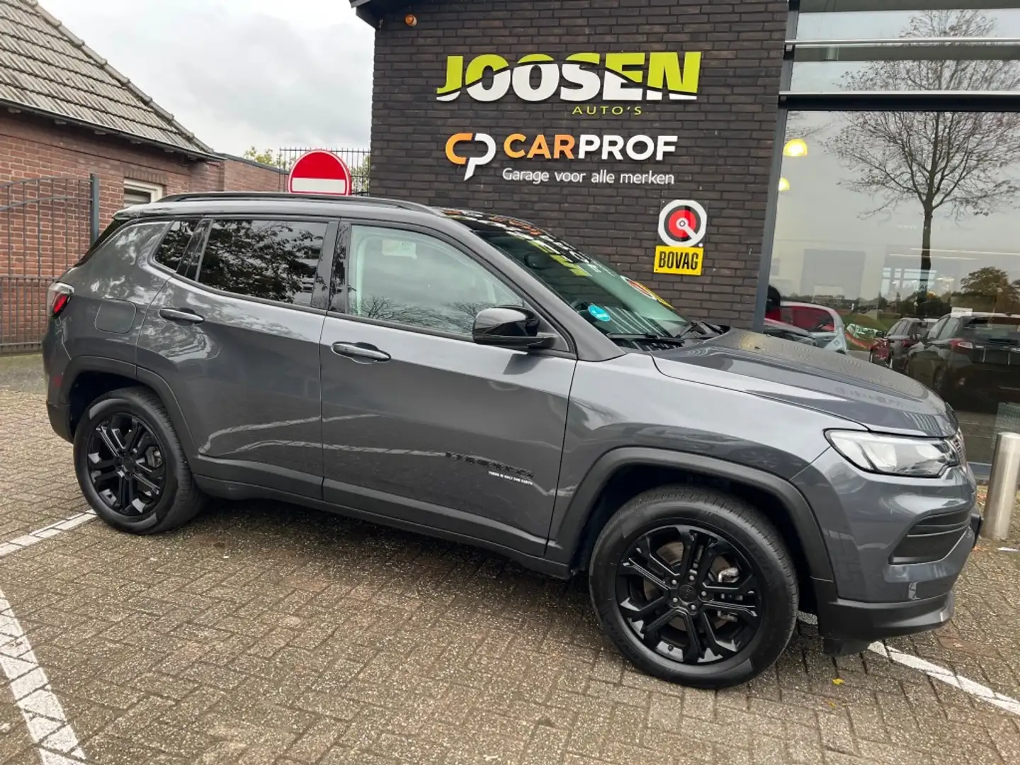 Jeep Compass 4XE 240 HYB. UPLAND Grau - 2